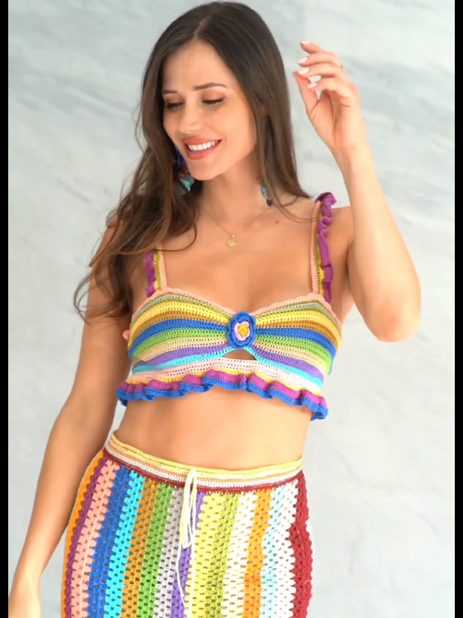 Mi look tejido a mano con la técnica a #crochet 🌸🌸🌸. ¡Me encanta! @metamorfosis.peru 