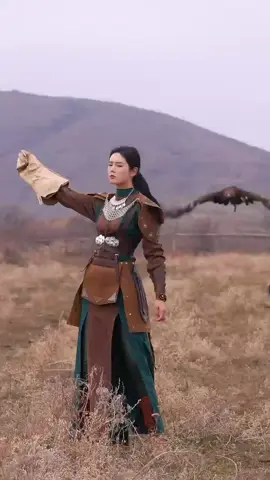 Eagle training woman #beauty #eagle training 