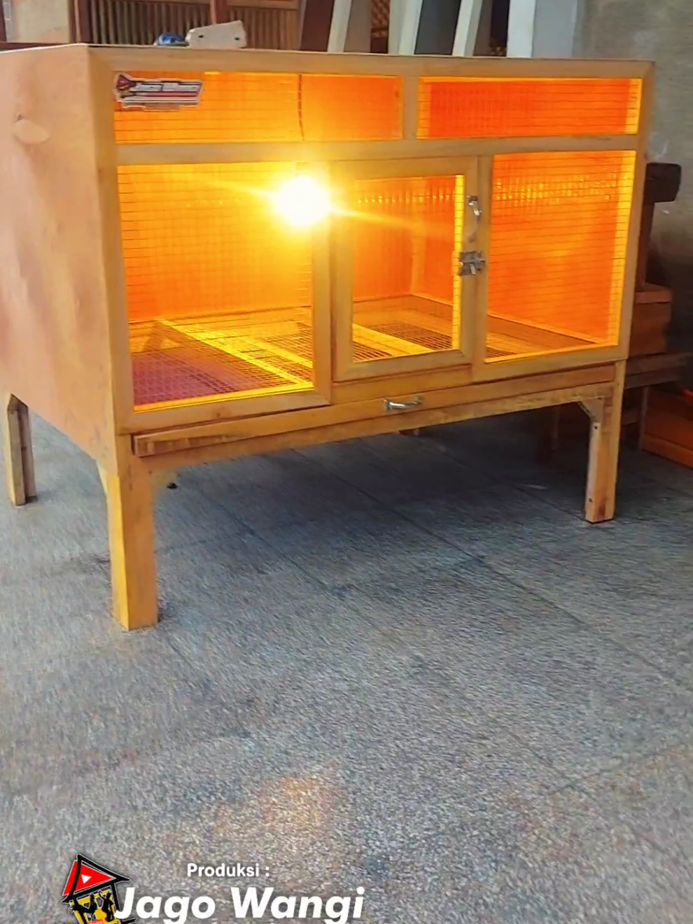 Kandang DOC PRAKTIS, Untuk anak ayam baru menetas Spek : 👉🏻 Ukuran 100 cm x 70 cm x 60 cm 👉🏻 Rangka 2 x 3 cm 👉🏻 Triplek 3 mm 👉🏻 Kawat loket galvanis anti karat 👉🏻 Lampu bohlam penghangat 👉🏻 Laci kotoran plastik fiber 👉🏻 Sisanya tanyakan dikomentar #jagowangi  #kandangayam  #dutakandangayam 