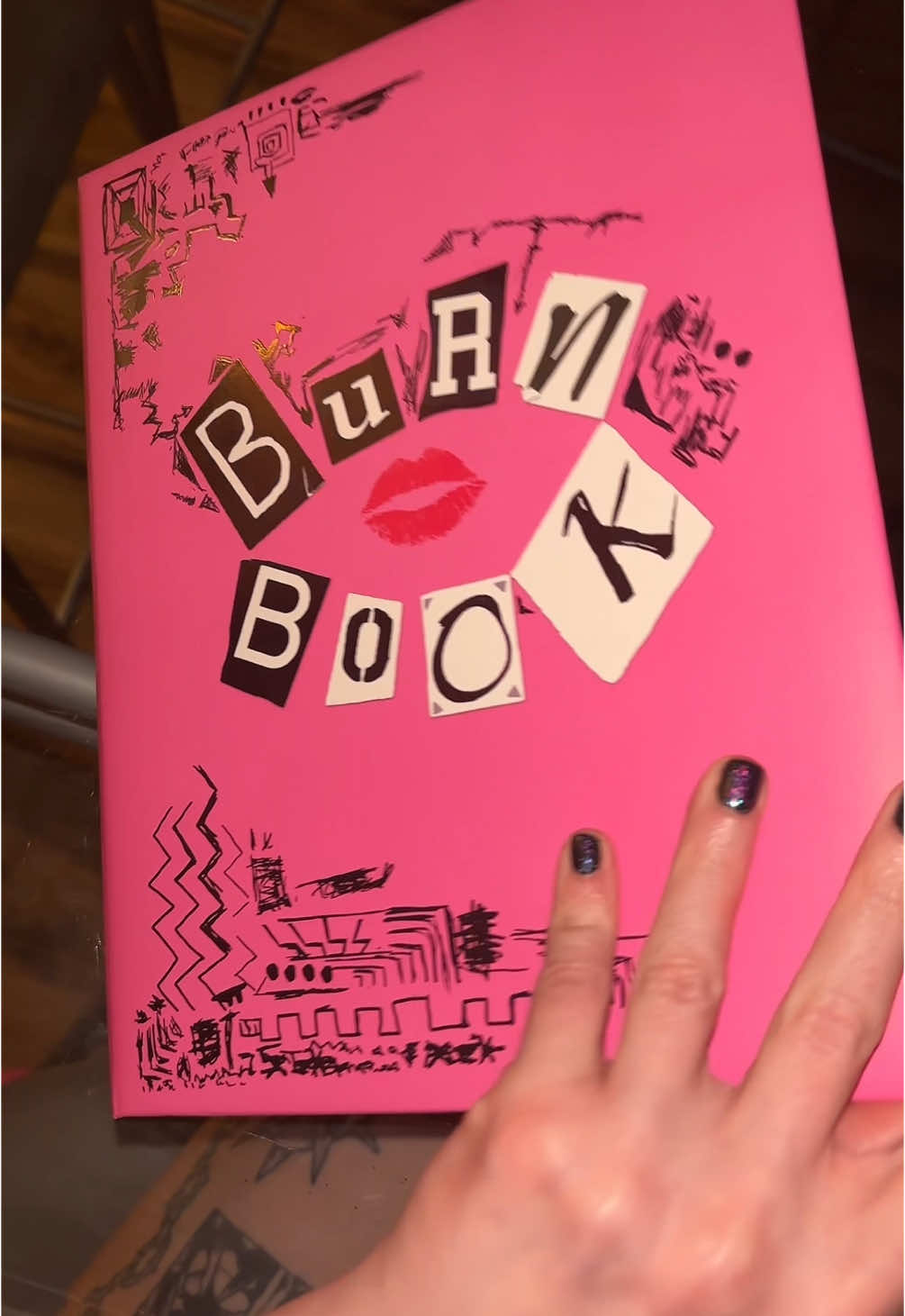 Don’t come for me every girl made their own page 💕 #burnbook #meangirls #reginageorge #2000s #2000snostalgia #crafts 