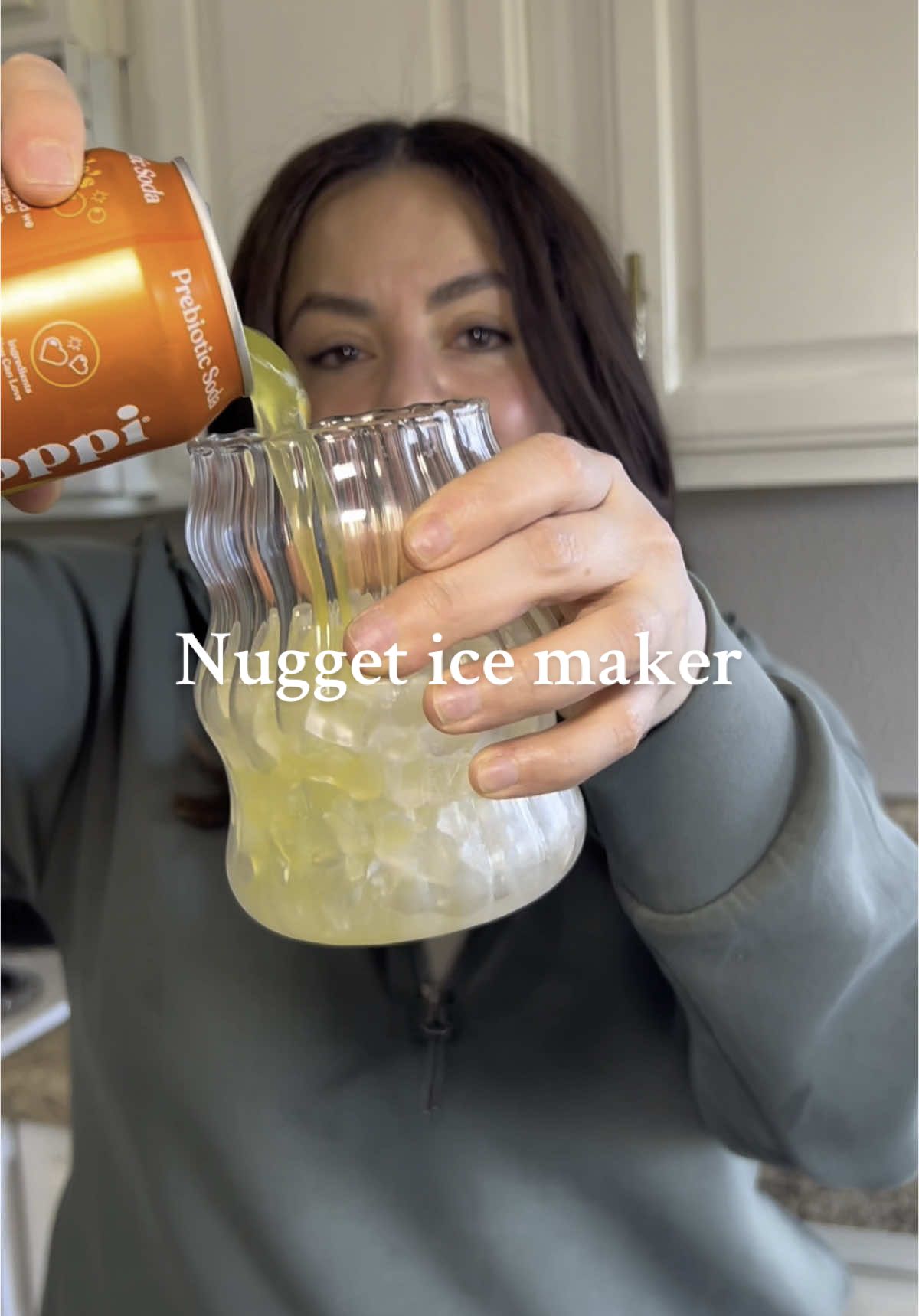 🧊If you love Sonic ice you will love this ice machine maker!!  Drinks just taste better with this crunchy ice!  #euhomyicemaker #nuggetice #nuggeticemachine #sonicice #drinks #springtok #tiktokshopfinds #ice 