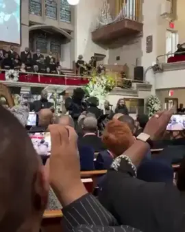 Lauryn Hill singing “The First Time Ever I Saw Your Face” at Roberta Flack’s funeral! 🥹 #theyhavetherange #fyp #laurynhill #robertaflack 