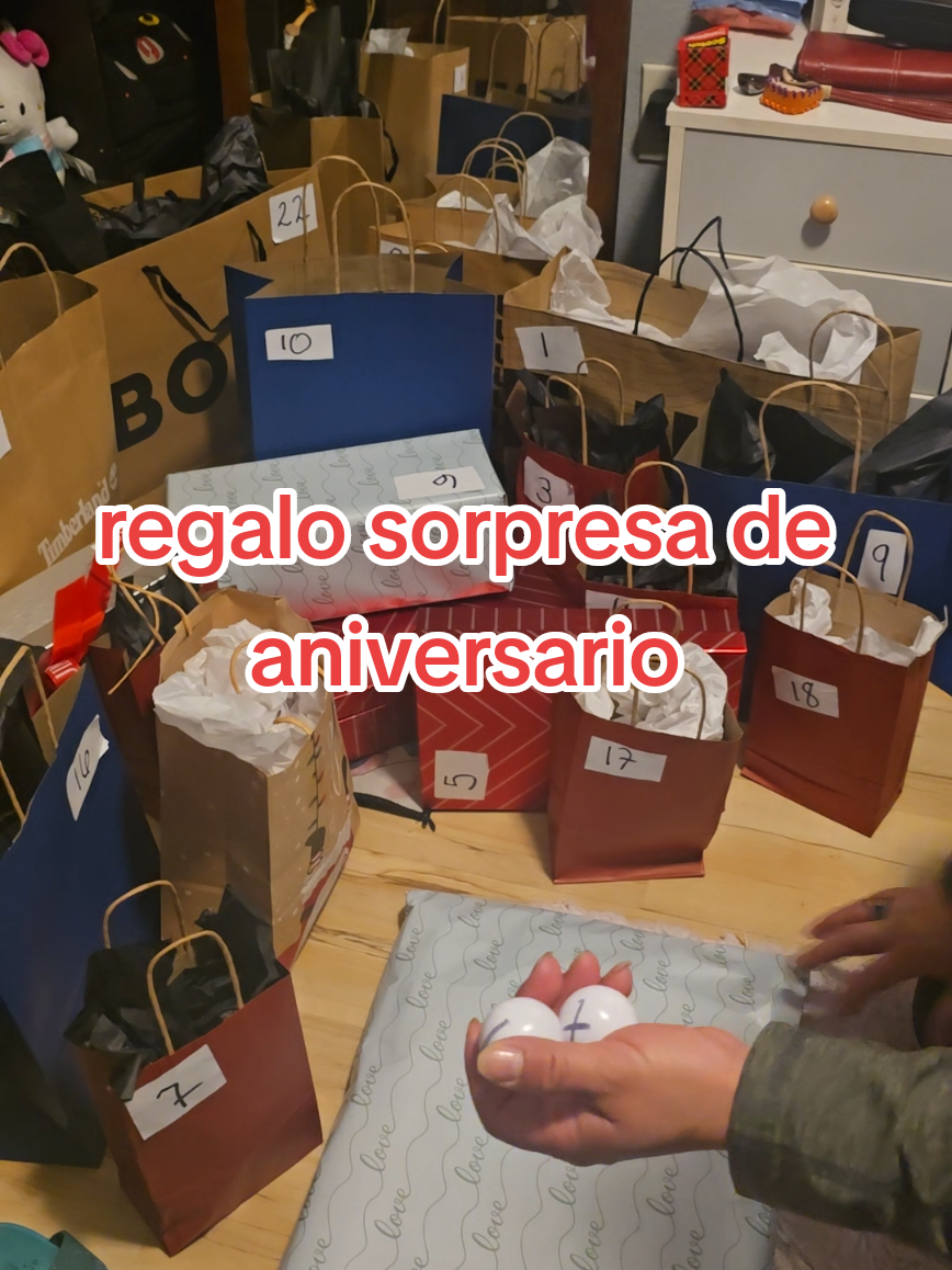 día 2 abriendo los regalos de aniversario @J Kyo #amor #aniversario #matrimonio #amoreterno #amrtealaantigua #regalos #regalossorpresa #22aniversario #22aniversariodbodas  #haciendoladeemocion #parati #foryou #fyp #paratiiiiiiiiiiiiiiiiiiiiiiiiiiiiiii #viral #foryoupageofficiall 