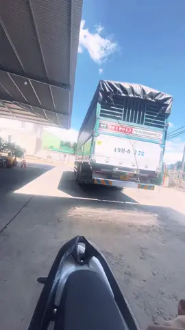Ráng chạy cắt bộ biển số 😂😂