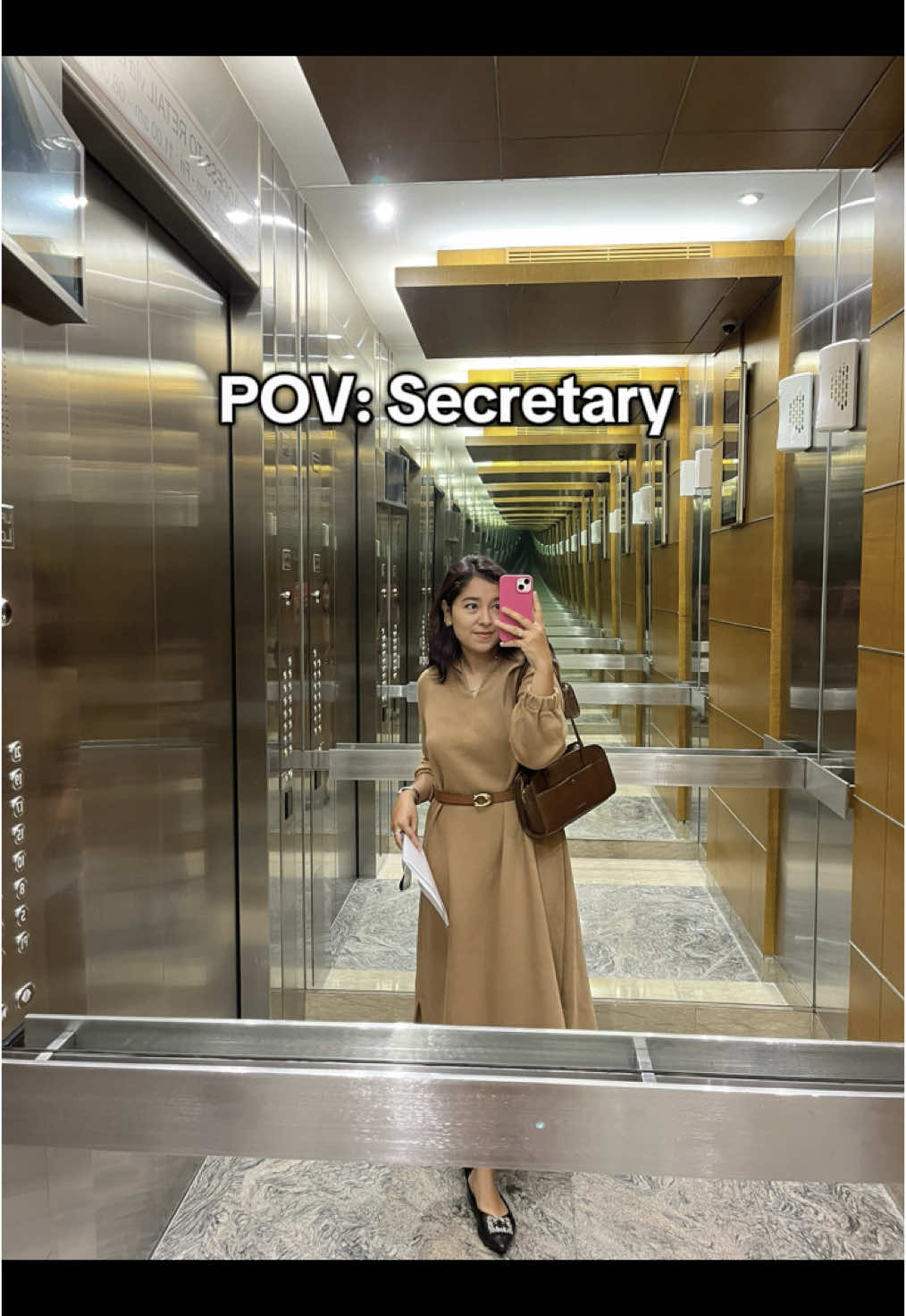 🧔🏻‍♂️: saya cuman sebentar di kantor ada butuh ttd gak? #pov #corporatelife #secretarylife #fyp #foryoupage 