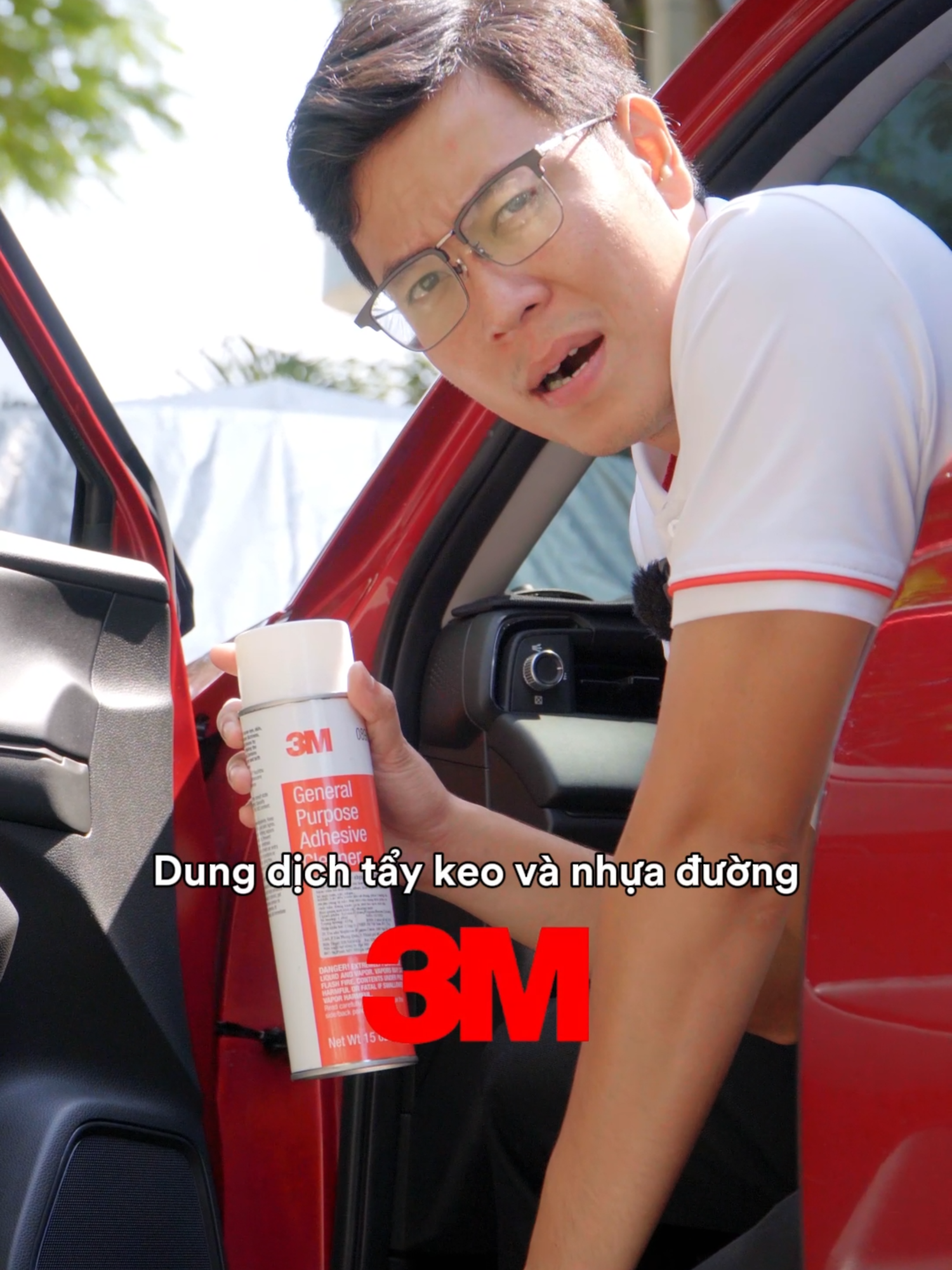 Dung Dịch Tẩy Keo - Nhựa Đường 3M General Purpose Adhesive Cleaner 08987 425g -  Bình xịt tẩy keo 3M 08987 dùng làm sạch các loại keo, nhựa đường, nhựa cây, dầu mỡ dính trên bề mặt sơn xe hơi, an toàn cho bề mặt sơn. - An toàn khi sử dụng trên bề mặt sơn, nhựa vinyl và vải khi sử dụng đúng cách. - Không được sử dụng trên các bề mặt nóng, hoặc sử dụng trực tiếp ngoài ánh sáng mặt trời, tránh xịt trực tiếp lên thực phẩm. - Tẩy nhanh và sạch hầu hết các loại keo, nhựa đường và dầu mỡ - Lắc đều trước khi sử dụng. - Phun 1 lượng dung dịch vừa đủ lên bề mặt bị dính chất bẩn. - Dùng khăn sạch và khô lau đều trên bề mặt dính chất bẩn cho đến khi bề mặt sạch hoàn toàn. #taynhuaduong3m #3m #carcare #baoduongoto #vesinhoto