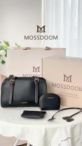 กระเป๋าของ MOSSDOOM ผสมผสานการออกแบบที่โดดเด่นและความสะดวกสบายเป็นหนึ่งเดียว เป็นไอเทมที่คนรักแฟชั่นต้องมี งานประณีตและวัสดุที่คัดสรรมาอย่างดี ไม่เพียงแต่แสดงถึงเอกลักษณ์ของคุณ แต่ยังเพิ่มความพิถีพิถันให้กับการแต่งตัวในแต่ละวัน ไม่ว่าจะเป็นการเดินทางพักผ่อนหรือการทำงาน กระเป๋าของ MOSSDOOM ก็สามารถเข้ากันได้กับทุกสถานการณ์ เลือก MOSSDOOM ให้ทุกการเดินทางของคุณเป็นโอกาสในการแสดงสไตล์ของตัวเอง!#mossdoom #ราคาดีทุกวัน #แฟชั่น #กระเป๋าสะพายข้าง #กระเป๋า #ถุง #กระเป๋าสตางค์ #กระเป๋าใส่บัตร
