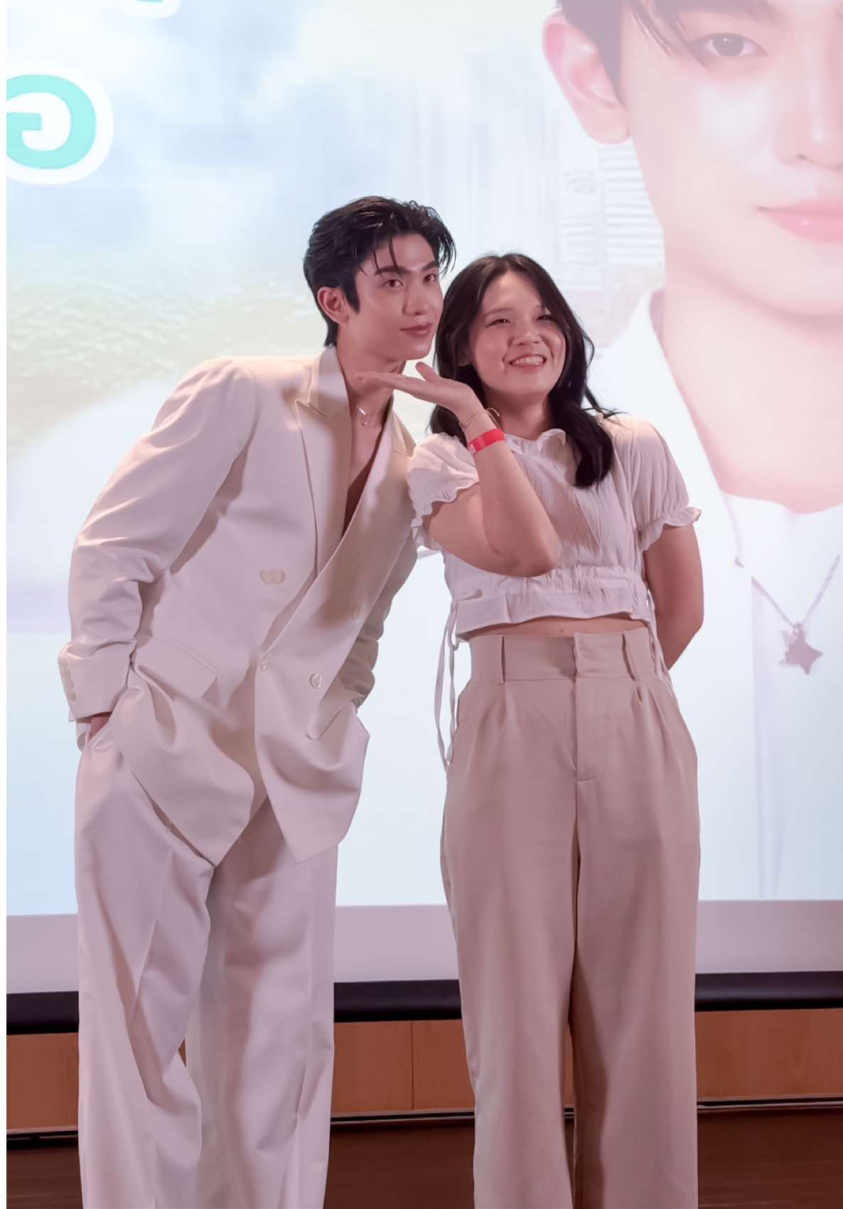 Finally got 1:1 pic with Thomas🤍🦊 #EarthlabFanmeetxโทมัส #tthomastc  #fyp 