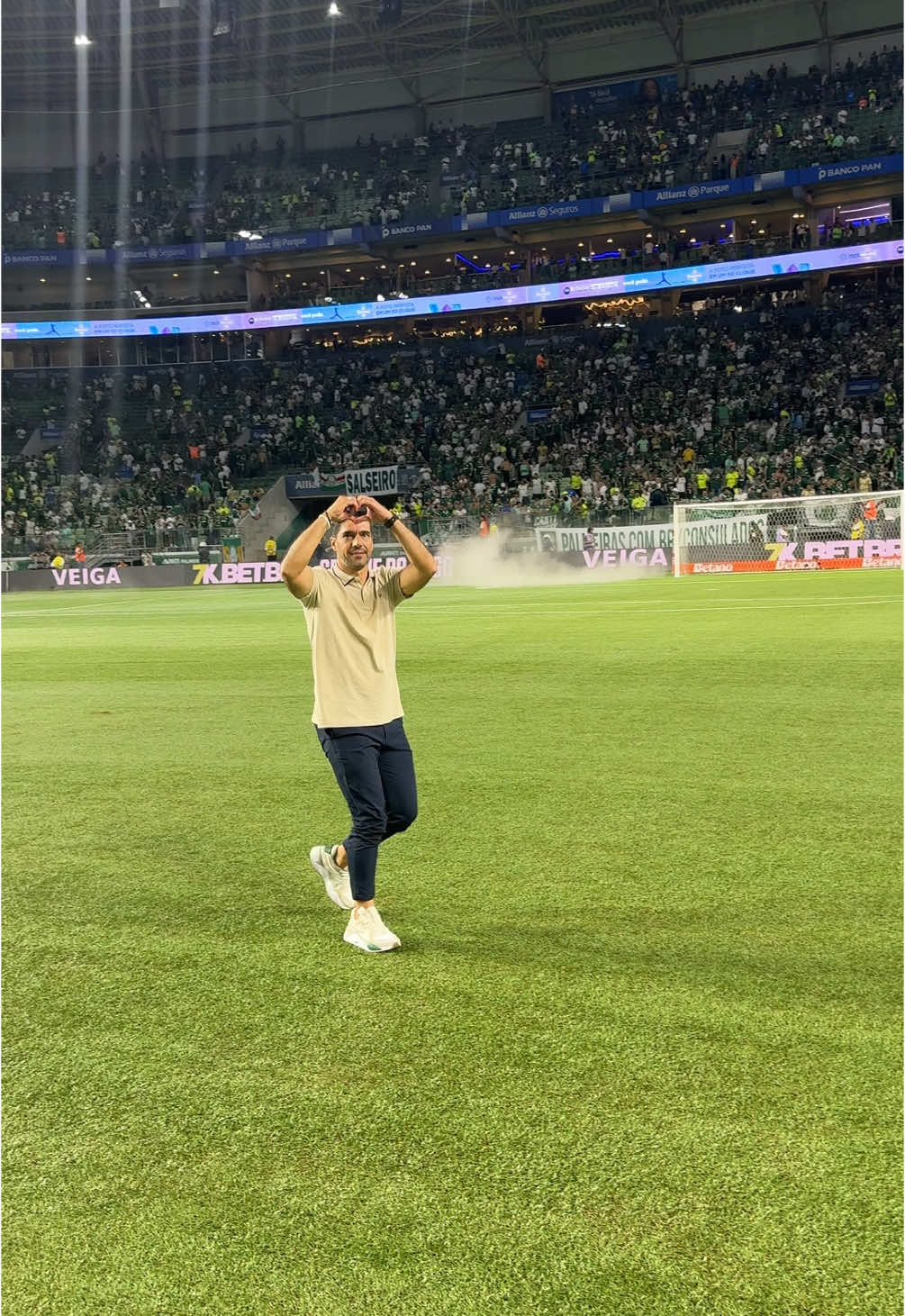 💚Coraçãozinho do Abel Ferreira para a torcida Alviverde! #PaulistãoSicrediÉDoBrasil 