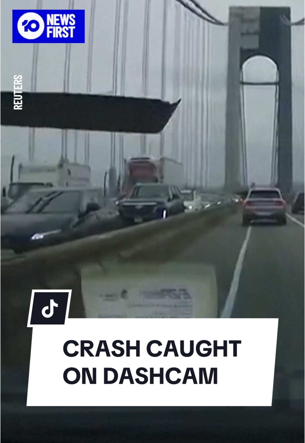 A mid-bridge collision has been captured on dashcam, showing the moment that a wooden panel smashed a car’s windscreen. The driver was travelling across the Verrazano-Narrows Bridge between Staten Island and Brooklyn when the panel went flying off the top of a truck in the opposite lane. The car kept driving despite the shattered windscreen, and luckily no one was injured. #10newsfirst #dashcamvideos 