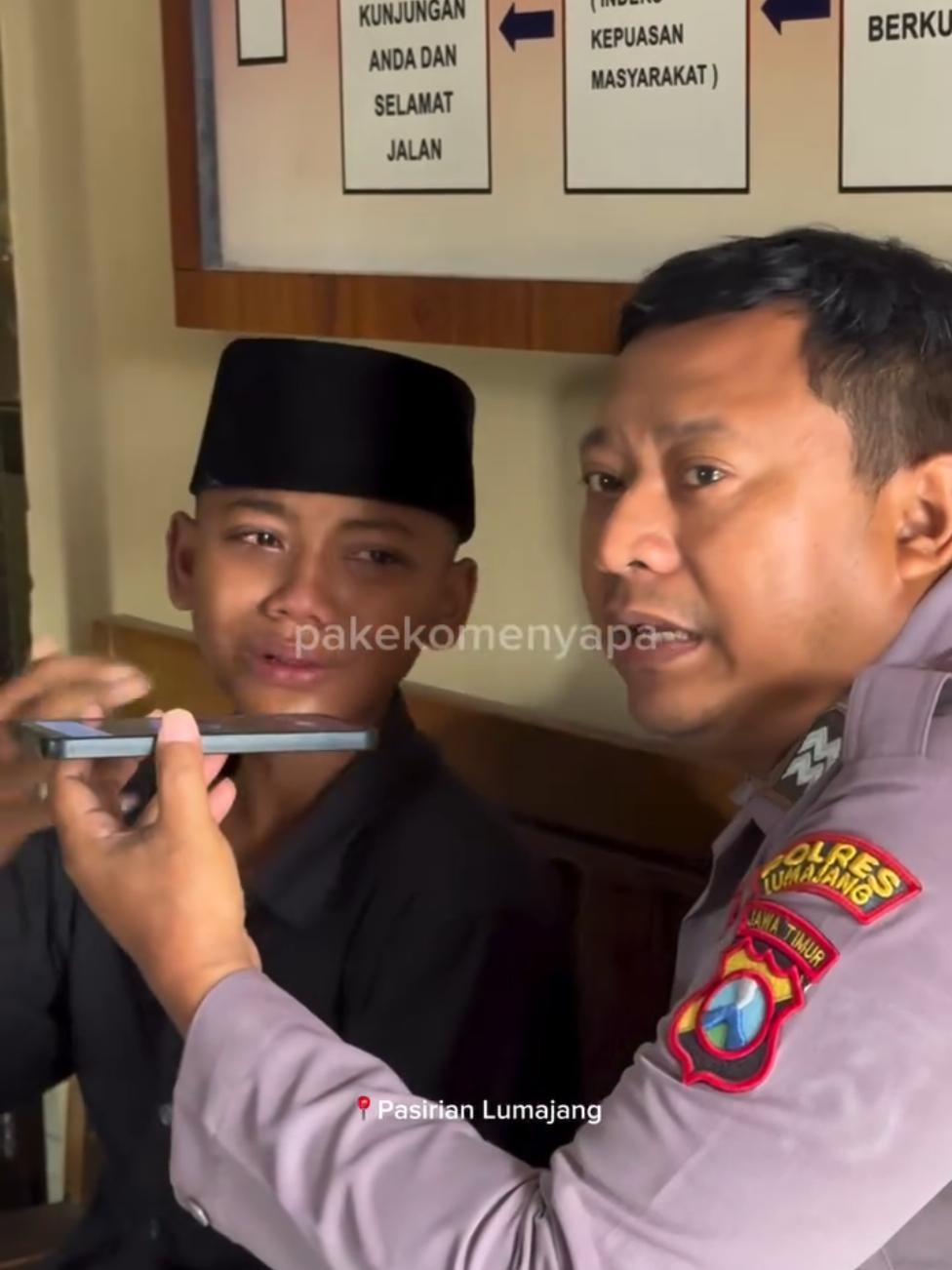 #Repost @polisimenyapa Polisi hadir Untuk Masyarakat..! Jangan membuat kecewa orang tuamu dengan Balap Liar, ditangkap mewek  Saya mohon saudaraku semua ayo tertib. Manfaatkan bulan Suci Ramadhan ini dengan mencari keberkahan. Jangan balap pembohong kasihan orang tua kita menunggu dirumah. #polisimenyapa #pakekomenyapa #polriuntukmasyarakat #polreslumajang #polripresisi #polriindonesia #fyp #foryoupage #lumajang