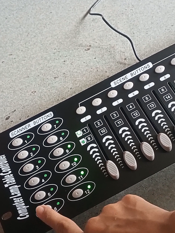 DMX512 CONTROLLER 