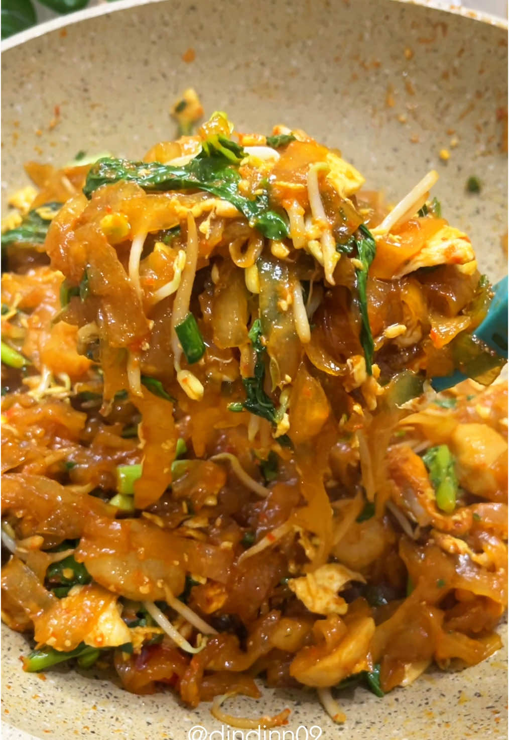 Kwetiau goreng enak mantap , cocok buat menu berbuka puasa nanti 😍✨ #kwetiaugoreng #kwetiau #mie #reseptiktok #resepsimple #masakansimple #idemasak #foryoupage #foryou #fyp 