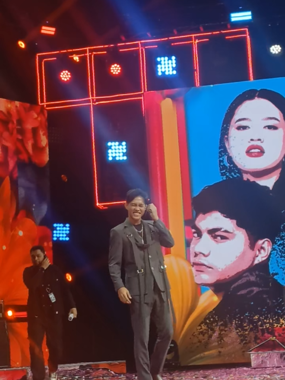 yang kayak gini yang dimaksud. penampilan smalem membuktikan bahwa fajar layak top 3 aamiin. bunda maya aja udah bilang beberapa kali bahwa fajar bintang besar. jan lupa vote fajar🙌😁 #fajarnoor #putriiklan #st12 #indonesianidol #FajarNoor #FajarNoorIdol #FajarRoadToTop7 #VoteForFajarNoor 