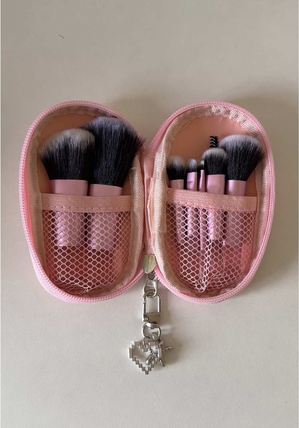 best travel brush set #brushset #makeupbrush #makeupbrushset #brushes #travelessentials 