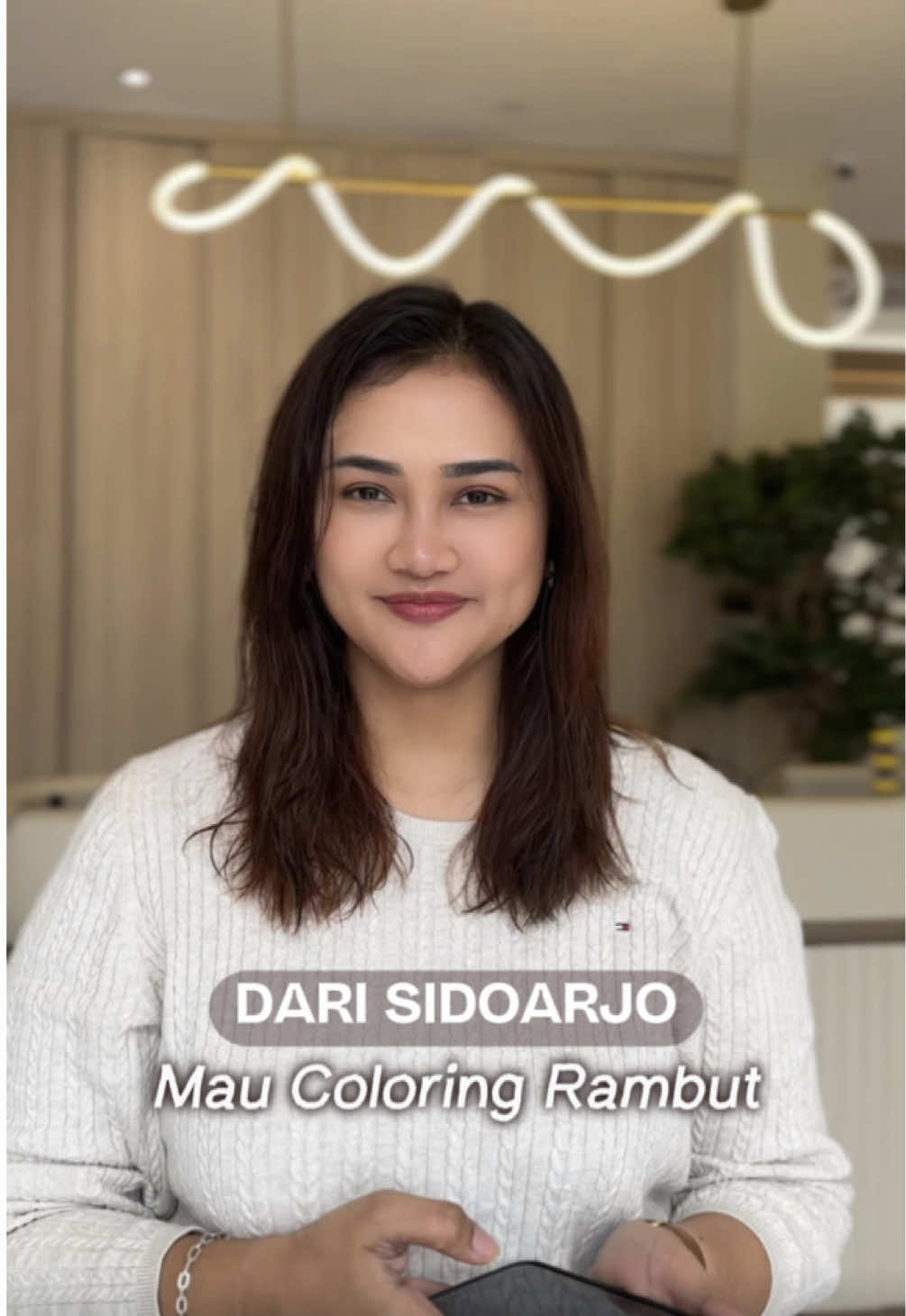 Jauh2 dari Sidoarjo ke Alex's Salon Tumapel cuma pengen benerin warna rambut belang dan bikin ga pede dengan Coloring dan Texture Control Treatment, suka banget sama hasilnya yg instant dan rambut lebih lembab,halus,berkilau 🥰 #fyp #salon #salonsurabaya #CapCut #surabaya #fypdong #viralvideo #fypシ゚viral #fypageシ #fypシ #fypgakni #rambutglowing #salonviralsurabaya #salonviral #salonsurabaya #haircolor #warnarambut #coloring 
