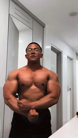 10 day diet on Ramadhan  86kg BW - 45kg SMM - 14% BF . . . #fyp #Fitness #bodybuilding #menphysique #classicphysique #aesthetic #bloodsweatandtears 