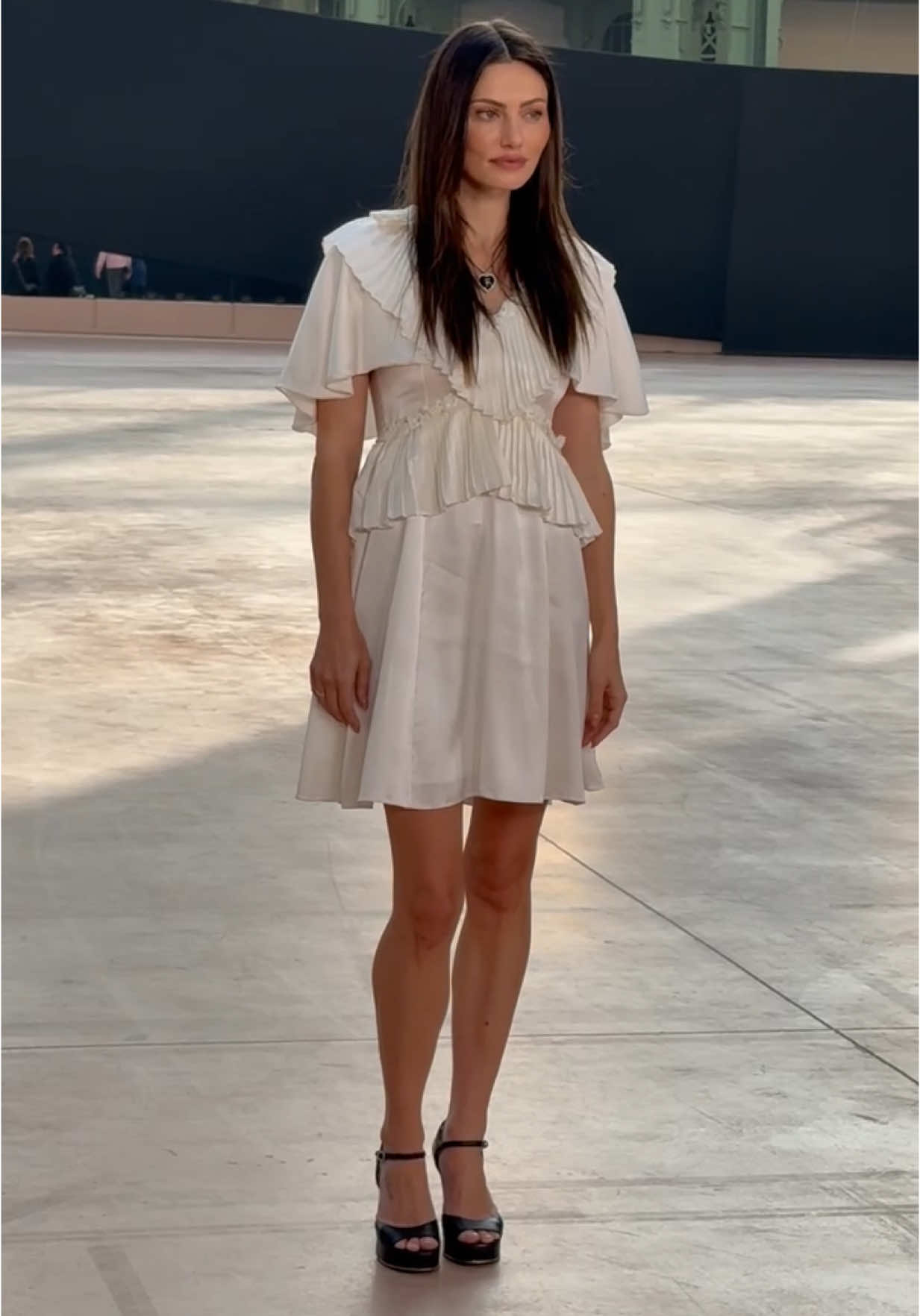 #phoebetonkin au défilé @ChanelOfficial  #chanel #TikTokFashion #pfw #fashionweek #fw #fyp #parisfashionweek 