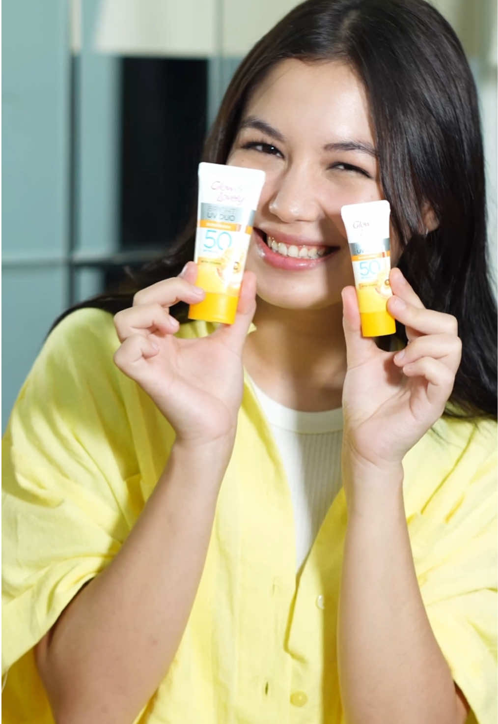 Hacks buat cewe yang suka motoran kaya aku, kita tuh perlu sunscreen yang bkn cuma bisa protect dari sinar UV, tapi juga mencerahkan guys!! Baru tau dari temen kalo Glow & Lovely baru aja ngeluarin UV duo sunscreen SPF 50 PA++++ yang bisa ngasih 2 manfaat ini sekaligus! Better kalian coba sendiri sih sunscreen affordable tapi high quality ini. #bebasmukabelangmatahari #sunscreenuvduo @glowandlovely_id 