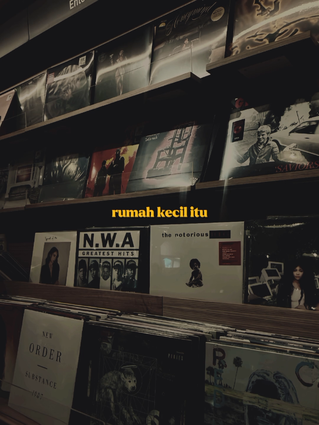 rumah kecil itu 🎶 Rumah - Salma Salsabil #fyp #foryou #foryoupage #lirik #liriklagu #music #armkmai #templatecapcut #CapCut 