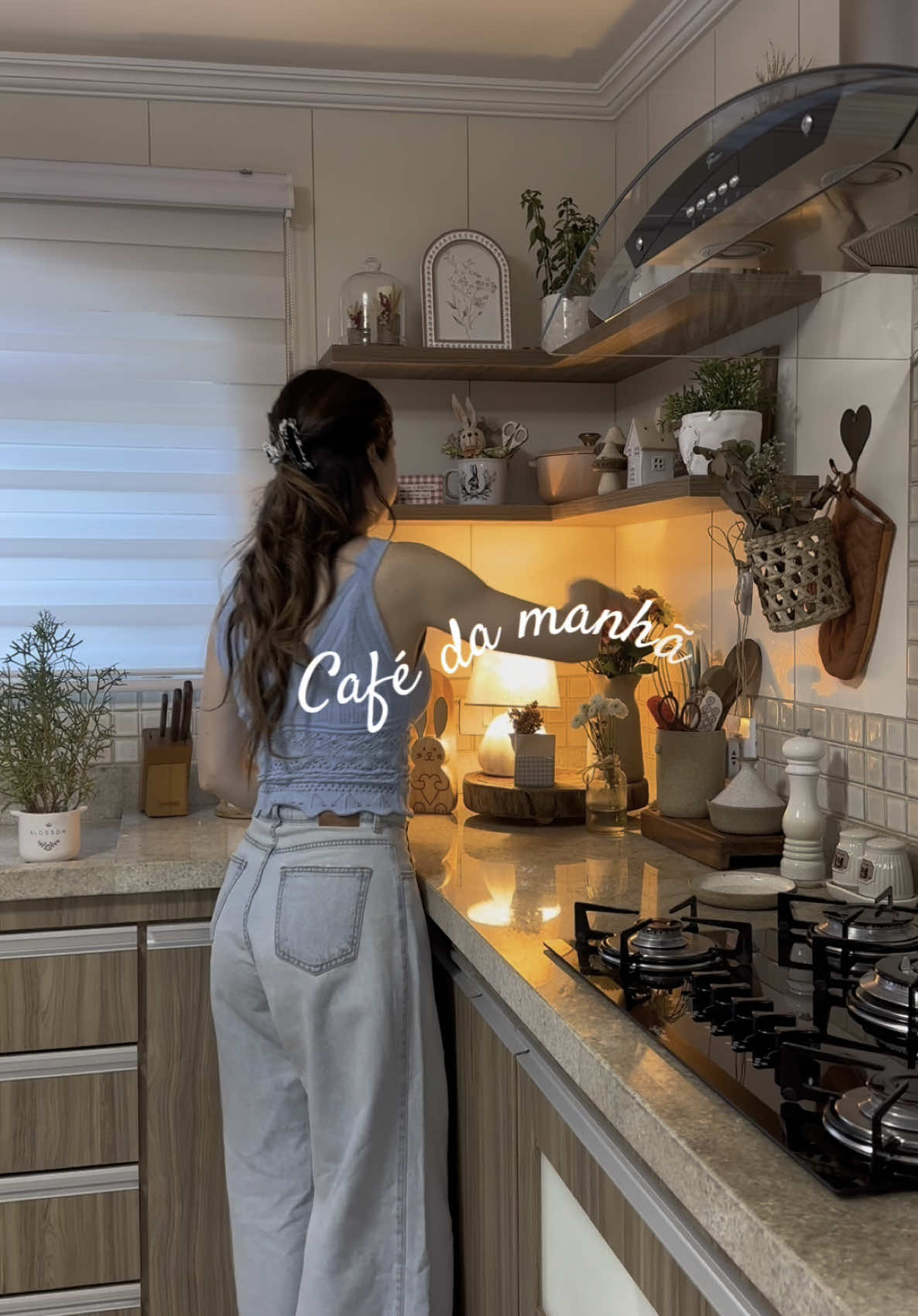 Bom dia com café da manhã bem gostoso☀️❤️ Para a pastinha: 2 ovos cozidos 2 colheres de sopa de creme de ricota  Sal a gosto 1 colher de sopa de queijo ralado (opcional) Salsinha a gosto para finalizar Dica: na hora de cozinhar os ovos, acrescente uma colher de vinagre na água. Ajuda a soltar a casca melhor na hora de descascar! #bomdia #cafedamanha #receita #lar #homesweethome #mesaposta
