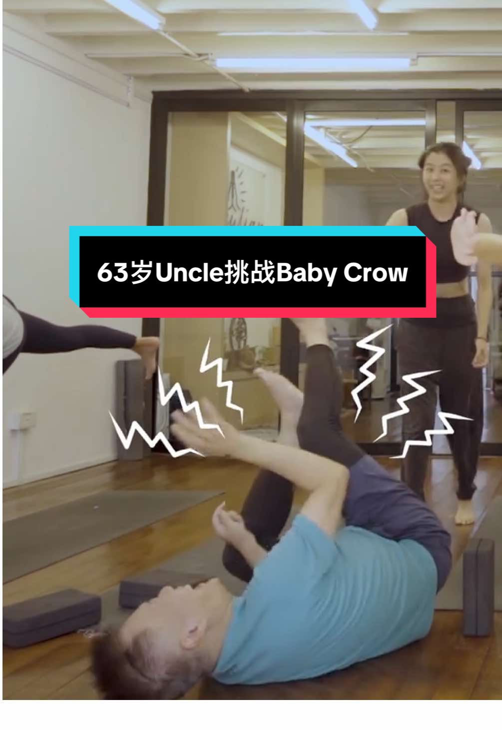 63岁的大叔挑战 baby crow 🐦‍⬛️ 是否能够成功 🙀 | 63 Years Old Uncle Tries Difficult Yoga Poses tags: #sgtok #yoga #namaste #uncle #meditation #yogajourney #Fitness #yogapractice #yogainspiration #singapore #malaysia #新加坡 #马来西亚 #挑战 #瑜伽 