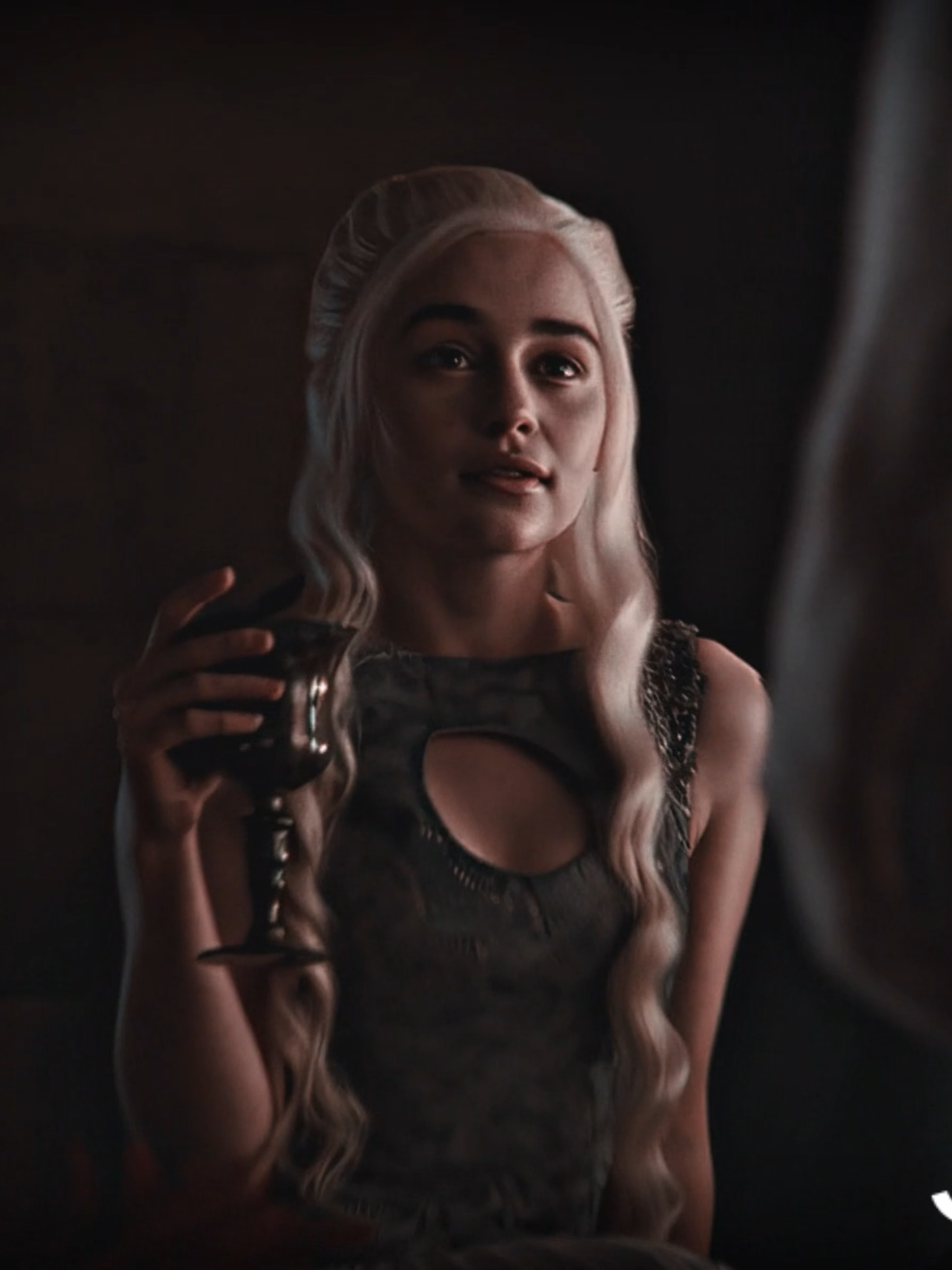 had to edit her with this audio #daenerystargaryen #gameofthrones #motherofdragons #khaleesi #asoiaf #asongoficeandfire #hbomax #emiliaclarke #forupage #fyp  scp: skywaik3rs, gv_aep.scps