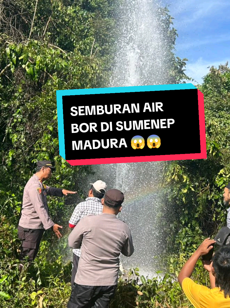 Terjadi semburan air bor terjadi di Dusun Paojajar Desa Prancak Pasongsongan Sumenep Madura, Selasa 11 Maret 2025. #air #semburan #sumenep #madura #info #viral 