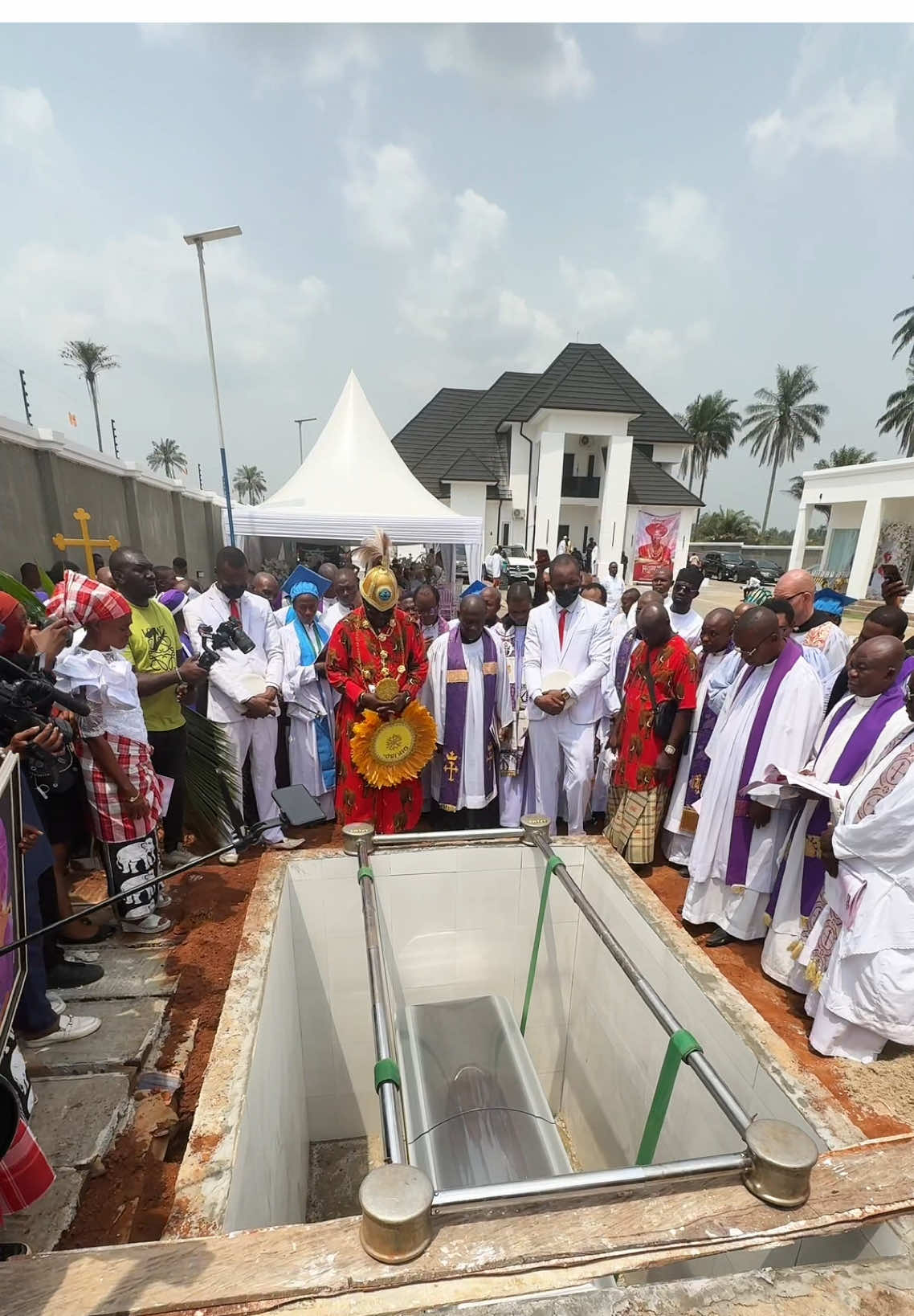 The Most Painful Part of any Burial!!! Mama was Laid to Rest in the Presence of God, her Family, Friends and Guests. May God continue to Comfort her Family till when God comes to take the Redeemed with him to his Everlasting Kingdom. Amen!!! 🙏🏾❤️🙏🏾 . Stay Tuned for more Highlights of Mrs Comfort Dikibo AKA Chi-Chi Grand Burial in Ubichukwu, Ngor Okpala in Imo State, Nigeria 🇳🇬. 🙏🏾❤️🙏🏾 . Live Burial Coverage: @weddingsinportharcourt  Family: @kingsleydikibo  Event Planner: @classeventz  Helicopter: @_flyaero  Church Decoration: @loparaevents  Lying in State and Reception Decoration: @dezuaevents  Rentals: @swanbeesrentals and @julvethrentals_marquee  Lights: @beelitelimited  Screens: @artfulmedia_  MC’s: @arinzebaba and osuohia Gospel Artists: @mrmandrevelation and @sensationalbamidele_official  Other Artists: @chiefimo , @official_ababanna and @sarowiwa  Funeral Home and Marching Band: @apamsfuneralltd  DJ: @_dj_ezzy  Small Chops: @emeraldpastries and @_cherrychops_  Food and Catering: @celebrazioni_catering , @dishes_bymavi , @zelosfoodhut and @uddylicious_foods  Packed Foods: @orowirirestaurants and @emeraldpastries  Cocktails: @ensanadacocktails  Desserts: @rikiescakes and @sweettoothphc  Local Snacks: @agasparfait  Parfait: @lushbyteekay  Juice: @sljuicehaven  Grills: @trucksidephc  After Party Food: @dishes_bymavi  Ushers: @royalclass_ushers  Security: @petrezguards  Content Creator: @bennie.thecreator  Photography: @zealsphotography  Videography: @danny_el_films  . . #weddingsinportharcourt #weddingsinph #mrscomfortnwaozichidikibo #dikibo