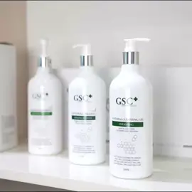 💦   SỮA RỬA MẶT GSC NATURAL CLEANSING GEL – CHUẨN LÀM SẠCH DÀNH CHO SPA CHUYÊN NGHIỆP    Bước làm sạch không chỉ giúp loại bỏ bụi bẩn mà còn quyết định hiệu quả của toàn bộ liệu trình. GSC Natural Cleansing Gel – sữa rửa mặt chuyên dụng dành cho Spa, giúp làm sạch sâu nhưng vẫn giữ nguyên độ ẩm tự nhiên của da. 💦 GSC Natural Cleansing Gel chứa công thức làm sạch da chuyên biệt:  ✔ Giúp loại bỏ bụi bẩn, bã nhờn, da chết, làm thông thoáng lỗ chân lông. ✔ Chống viêm, kháng khuẩn, ngăn ngừa mụn. ✔ Thành phần chiết xuất từ thực vật, an toàn, lành tính cho mọi loại da. ✔ Không chứa cồn, paraben. 💙 Tối ưu cho quy trình Spa chuyên nghiệp 🔹 Làm sạch sâu, không gây khô da 🔹 Giúp da sẵn sàng hấp thụ dưỡng chất từ các bước chăm sóc tiếp theo. 🔹 Giảm nguy cơ kích ứng, phù hợp với mọi đối tượng khách hàng. 👉 GSC Natural Cleansing Gel – lựa chọn tối ưu giúp nâng cao chất lượng dịch vụ và mang đến trải nghiệm làm đẹp an toàn, hiệu quả! 💖 #GSC #DuocmyphamGSC #skincare #chamsocdakhoahoc