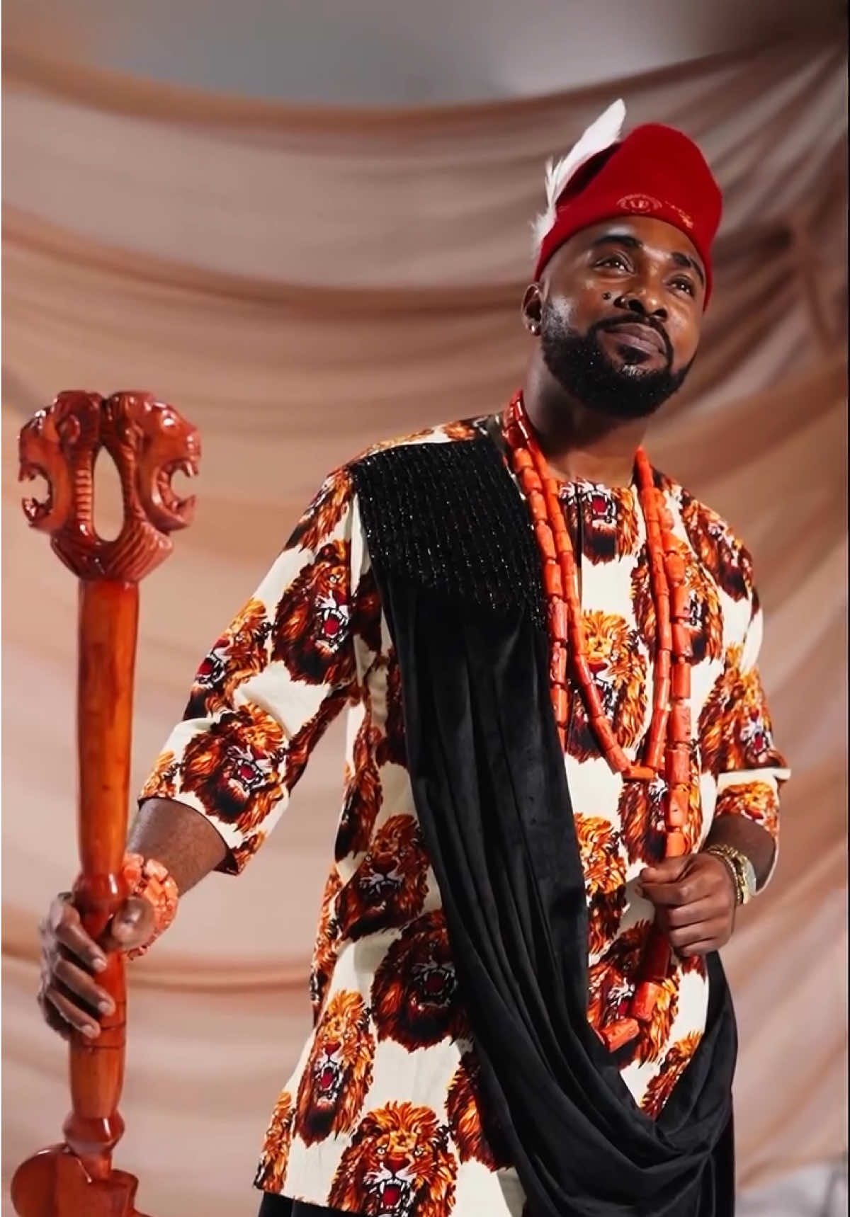 Odogwu Paranran with the steeze 🤩 Odogwu for the culture 📿 Igbo kwenu !!! Outfits by @p.ariesofficial  #UzorArukwe #DarkHorse #Fyp #UzorArukweMovies #Nollywood #OdogwuUzor #IgboAmaka #FortheCulture #AfricanMen #IgboMen
