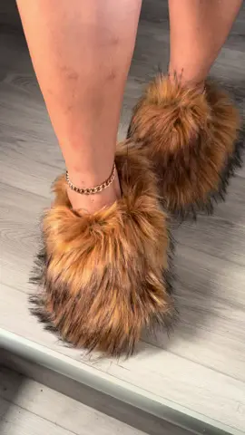 Women’s fluffy slippers.. these are too cute 🥰  #fluffyslippers #fluffy #flurryslippers #slippers #flurry #fluffyslippersforwomen #fypシ #viraltiktok 