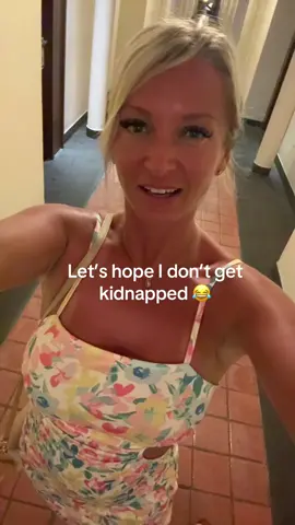 Fun night out tonight!! #tiktoker #thailand #Vlog #nomakeup #tiktokreels #mature #dailylife #holiday #phuket #thai #nightout #dresses 