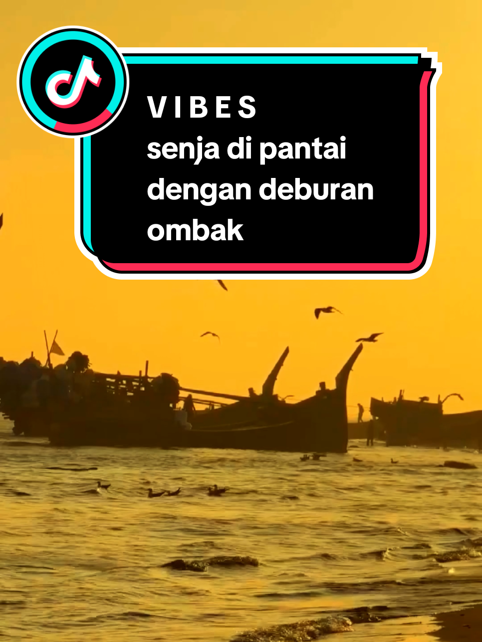 Seperti Ombak Yang Selalu Pulang Kepada Pantai, Seperti Senja Yang Tak Pernah Ingkar Pada Malam. Semua Yang Datang Akan Pergi, Dan Yang Pergi Akan Menemukan Jalannya Kembali.😌 #vibes #nature #keindahanalam #pemandanganalam #suasanaalam #pantai #laut #matahariterbenam #senjasorehari #senja #tenvibestory 