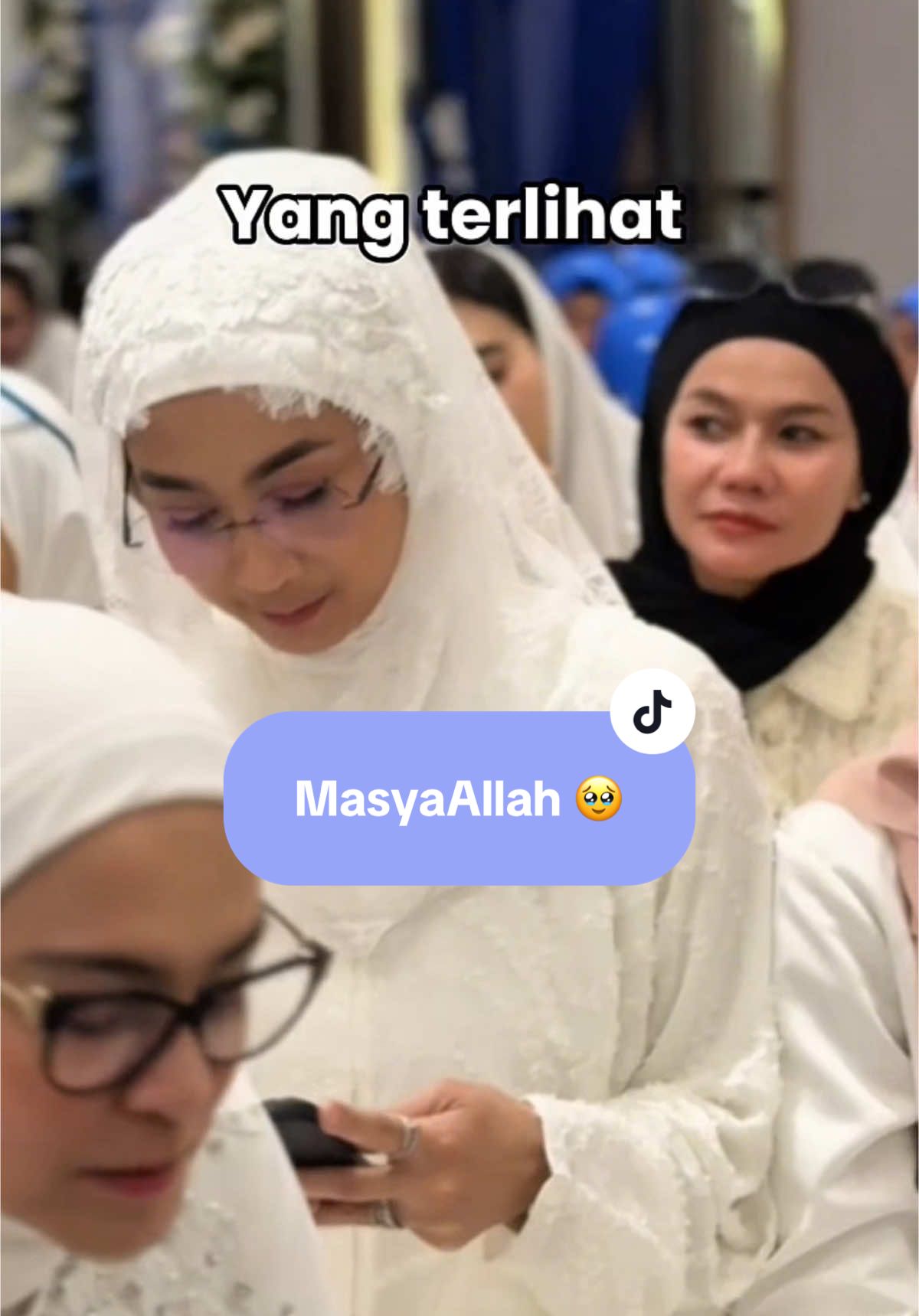 MasyaAllah teteh selalu menyempatkan dimanapun 🥹🤲🏻 #bluesquad #desiratnasari #ramadhan 