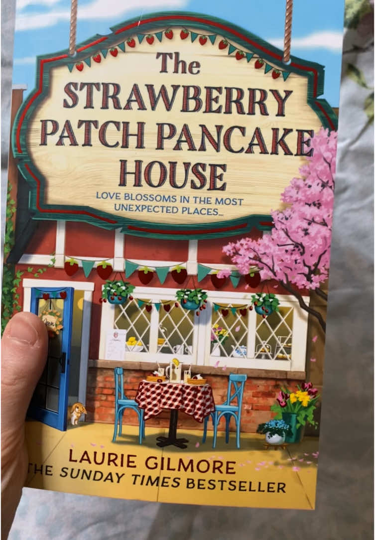 🍓 🥞 #newbook #BookTok #bookworm #reader #spring #thestrawberrypancakehouse #lauriegilmore #excited #yay #loveit #girls #dreamharbour 