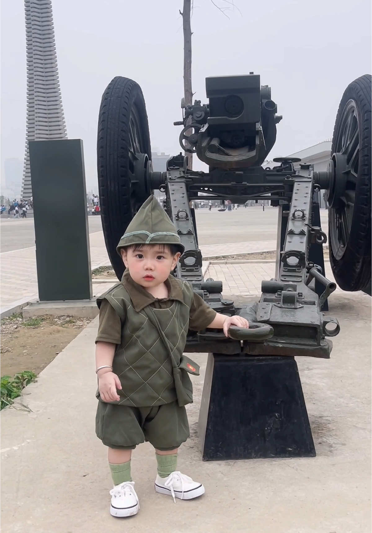 Búp măng nhí yêu nước thì khỏi bàn lunn ạ ❤️ Đi xem mới biết các thế hệ ông cha đi trước đã giỏi đến nhường nào 🥹 Vô cùng biết ơn 🫶🏻#Baotanglichsu#30/4#1.5 