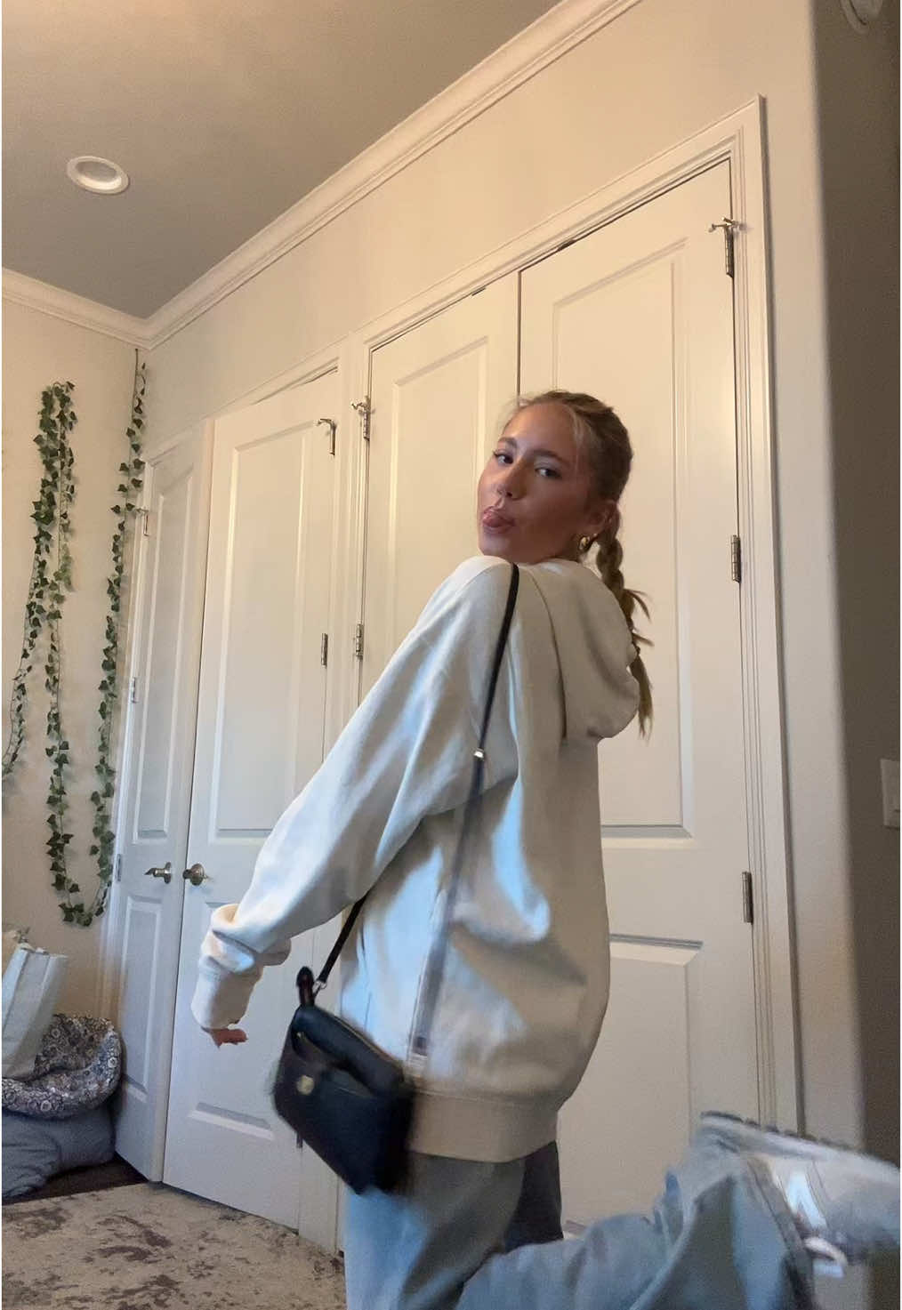 happy tuesday guys wish me luck on my midterms 🥲 #OOTD #fit #tuesday #school #outfit #hairstyle #relatable #midterms #fypシ 