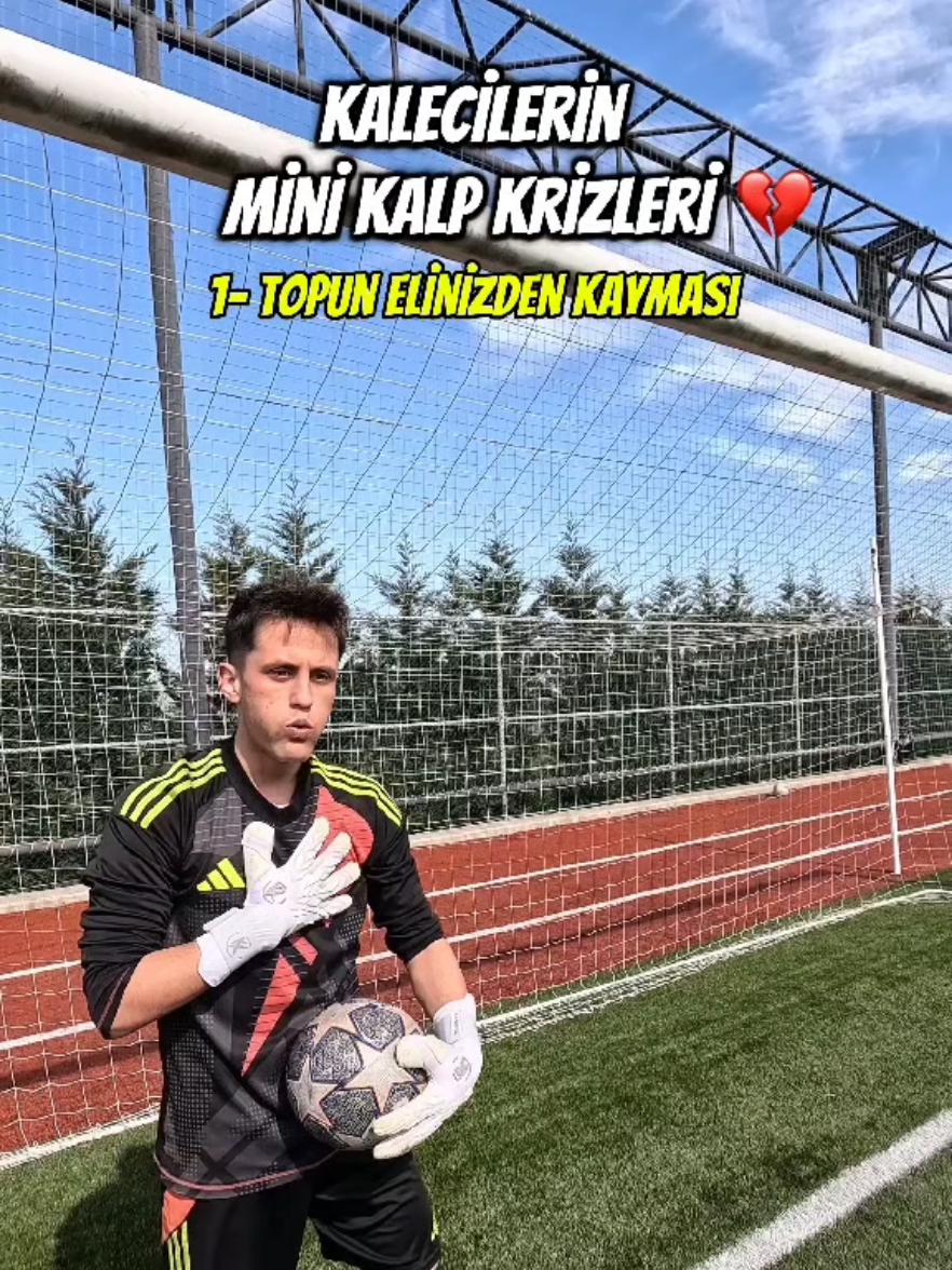 En Korkutucu Olan Sizce Hangisi ?🤔 #footballvideo #goalkeepers #futbol⚽️ #footbal #viralvideo #futboltiktok #futbol #goalkeepergloves #viral #reels #football #keeper #goalkeeper #kaleci #goalkeepersaves 