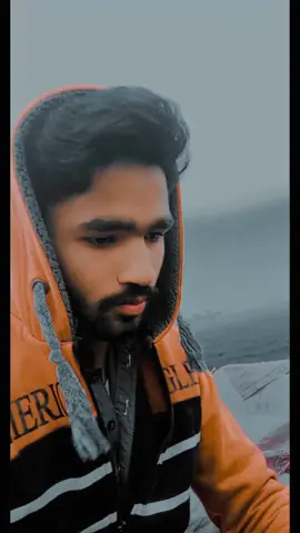 ہم اپنی نظروں کو بھی جھکا کر چلتے ہیں🥀۔۔ہمیں کوئی اچھا لگے اب یہ ہمیں اچھا نہیں لگتا❤️‍🩹۔۔