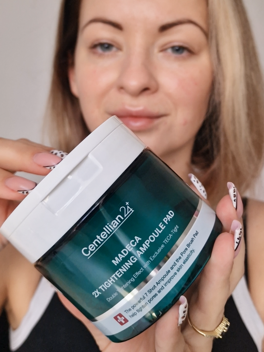 Absolutely loving the Centellian 24 Madeca 2X Tightening Ampoule Pad! 💚 Leaves my skin feeling firm, smooth, and refreshed with an instant cooling effect. ❄️  Not only does it reduce skin heat to -7.4°C in 7 seconds, it also tightens pores!!   Pores? Minimized ✅️  Glow? Unlocked ✨️ Perfect for a quick skin pick-me-up! @Centellian24_global  @centellian24_official  @centellian24 offical  #SkincareGoals #GlowingSkin #Centellian24 #KBeauty #TighteningAmpoule #PoreCare #SelfCare #madeca #koreanbeauty  #tighteningskin  #poreminimizer #skincare #beauty #beautyroutine #glowingskin #skincaretips #skincareproducts  #healthyglow #free #freeproduct #freebeautyproducts #skincareaddict #antiaging #ad #gifted #pr #prgift #collaboration #collab 