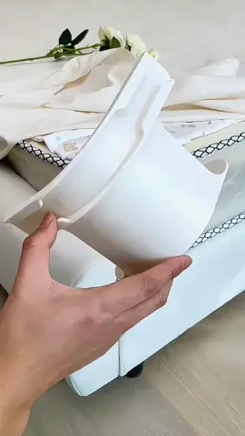 Tired of loose, messy sheets? 🛌Finally, something that actually works! 😍✨Say hello to smooth, snug sheets all night long. Get yours now! #bed #bedsheets #bedsheetclip 