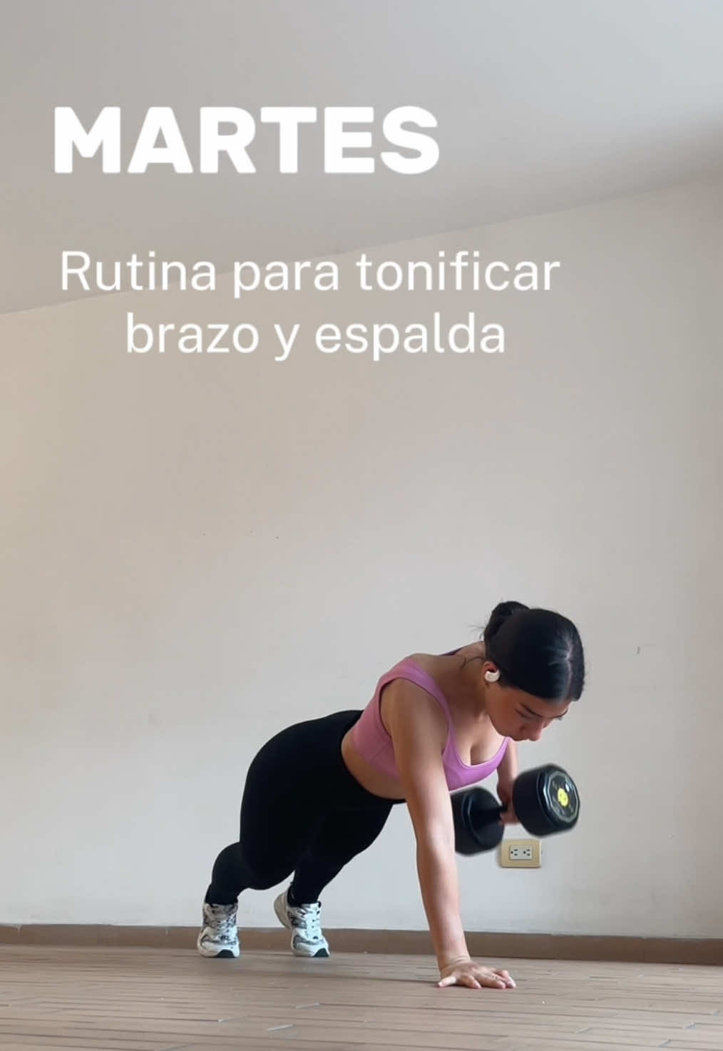MARTES RUTINA PARa TONIFICAR BRAZO Y ESPALDA otro día más cumpliéndonos con toda equipo!!! Si algún ejercicio te parece difícil intenta hacerlo como tú puedas no te frustres cada día vas a ir mejorando poco a poco VAMOS CON TODA💕💪🏻✨ #fitnessmotivation #ejercicioencasa #brazotonificado #tumejorversion #viral #entrenamientoencasa #Fitness #motivacion #workout