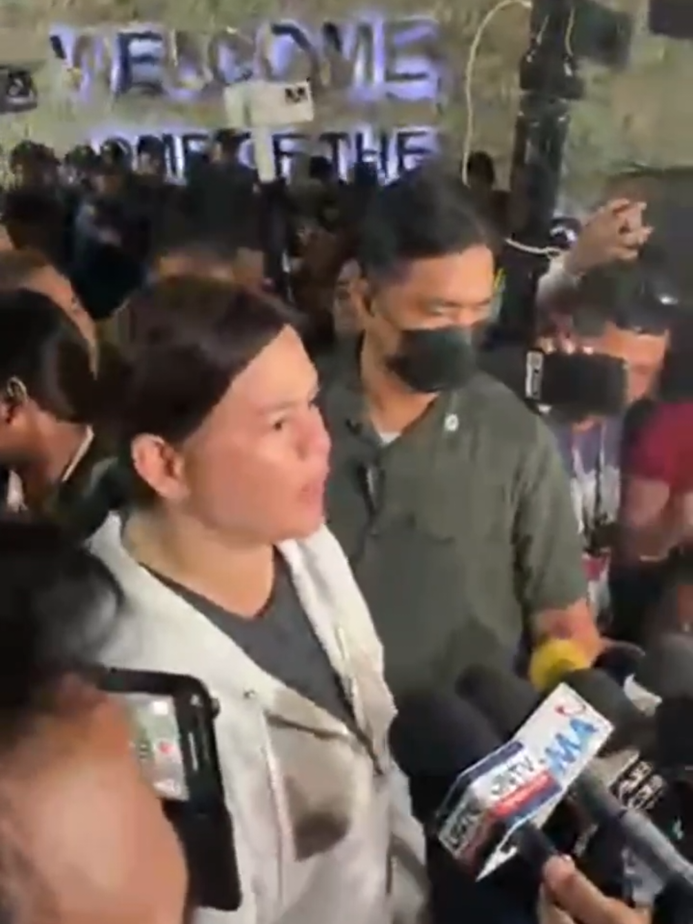 Vice President #SaraDuterte , in an interview at Villamor Air Base on Tuesday evening, March 11, 2025, warned of possible election fraud, suggesting that her father’s arrest was part of a broader effort to undermine PDP-Laban’s Senate slate. 🎥 #BongGo /Facebook #AllYouNeedToKnow #RodrigoDuterte #FPRRD 