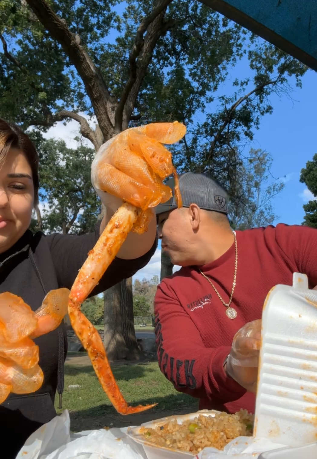 “Ayyy Mi Ojo” 🤣🤣 “como la cagas bri” 💀😂  #fyp #funnyvideos #esposo #seafood #seafoodboil #sorrynotsorry 