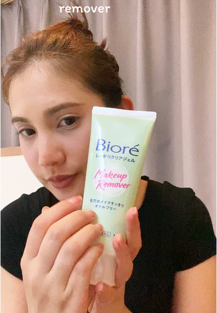 #review #biore make up remover สูตรใหม่นะคะ ตัวนี้ได้โดยบังเอิญจากการไปทริปที่ญี่ปุ่น เห็นเนื้อเบาๆแบบนี้ น้องเอาอยู่น๊า ราคาน่ารักฟุดๆ#รีวิวที่จริงใจ #ซัพพอร์ตผู้หญิงคนนี้ได้ไหมค่ะ #reviewbymizmai #makeupreview 😍 #ไปญี่ปุ่นซื้อไรดี 