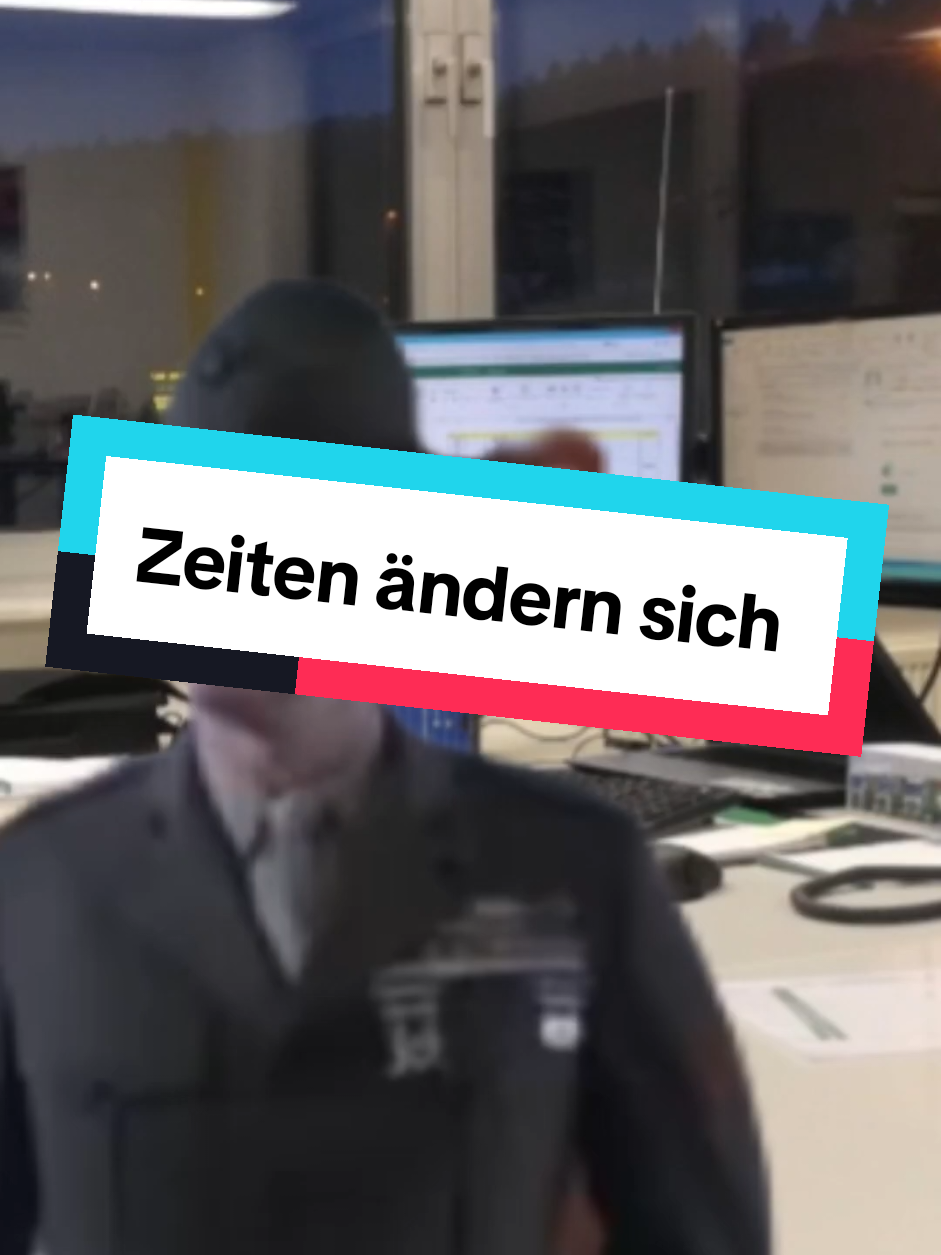 Damals VS Heute / Man muss sich selbst der Zeit anpassen und immer weiterentwickeln!Dieses Video dient nur zur Unterhaltung😉>>#damalsvsheute #kraftfahrer #berufskraftfahrer #lkwfahrerin #disposition #disponent #büromemes #disponentin #büroalltag #truckmemes 