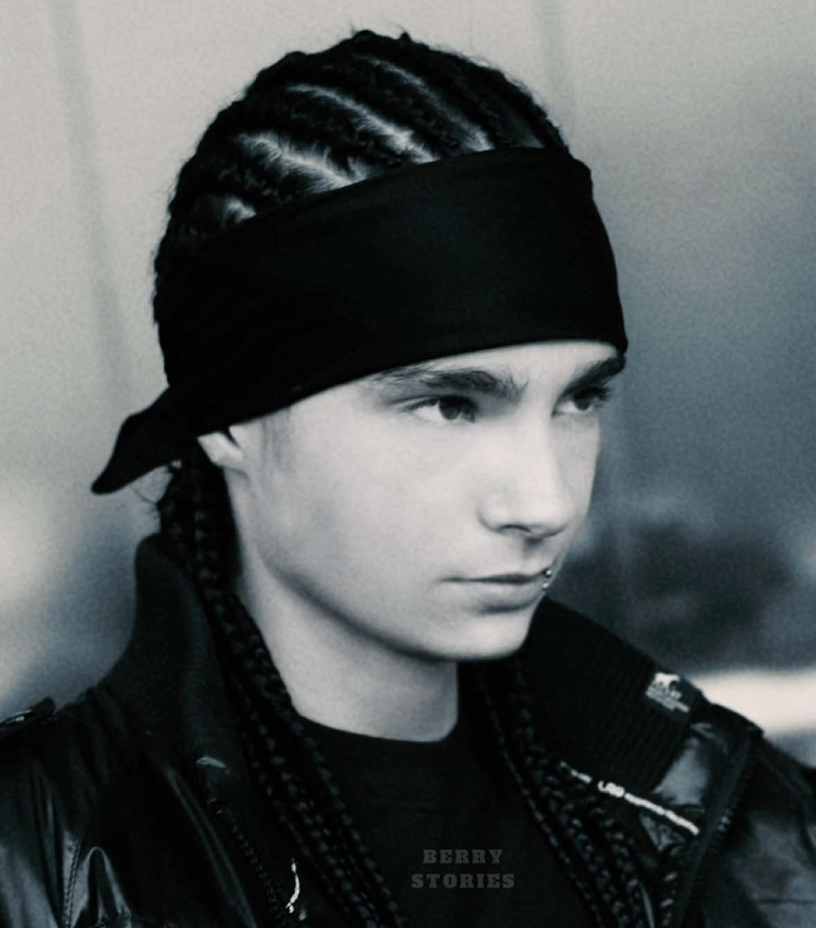 #TOMKAULITZ he is so attractive 🖤 #tomkaulitz #tomkaulitz🎸 #tomkaulitzedit #edits #tomkaulitztokiohotel #foryoupage #fyp 