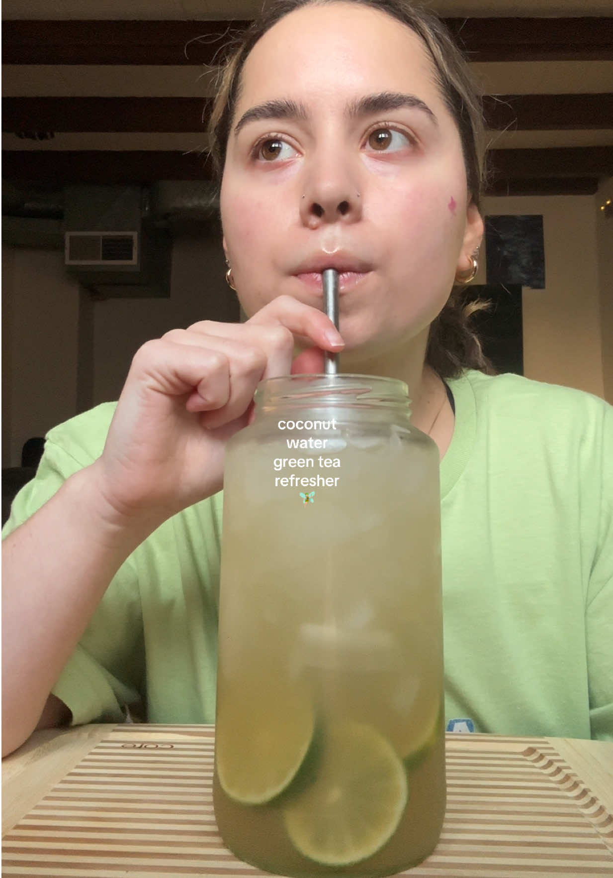 I cannot wait for it to be summer and to pack one of these for a beach day 🤪 I loooove this combo and you can always use agave or maple syrup instead of honey! I love hanging with you guys in my living room it feels so comfy like we are on ft 🥹 enjoy this drink and YALL better be outside enjoying this beautiful weather we are having today!! 💗 las quiero y que pasan buen día bellas ✨  #fyppppppppppppppppppppppp #fypagee #us #ustiktok #icedtea #greentea #icedtea #icedteaforlife #refreshing #refresher #coconutwatergreentea #coconutwater #hydrating #icedgreentea #tealovers #tealoversunite #icedtearecipe #latina #latinacontentcreators #latinacontentcreatorsontiktok #latinacontentcreator #makeadrinkwithme #drinkrecipe #refreshingsummerdrinks #hydratingsummerdrinks #hydration #fundrinks #fundrinksathome #greentea #greentealovers #icedtearecipes #icedteahealthy 
