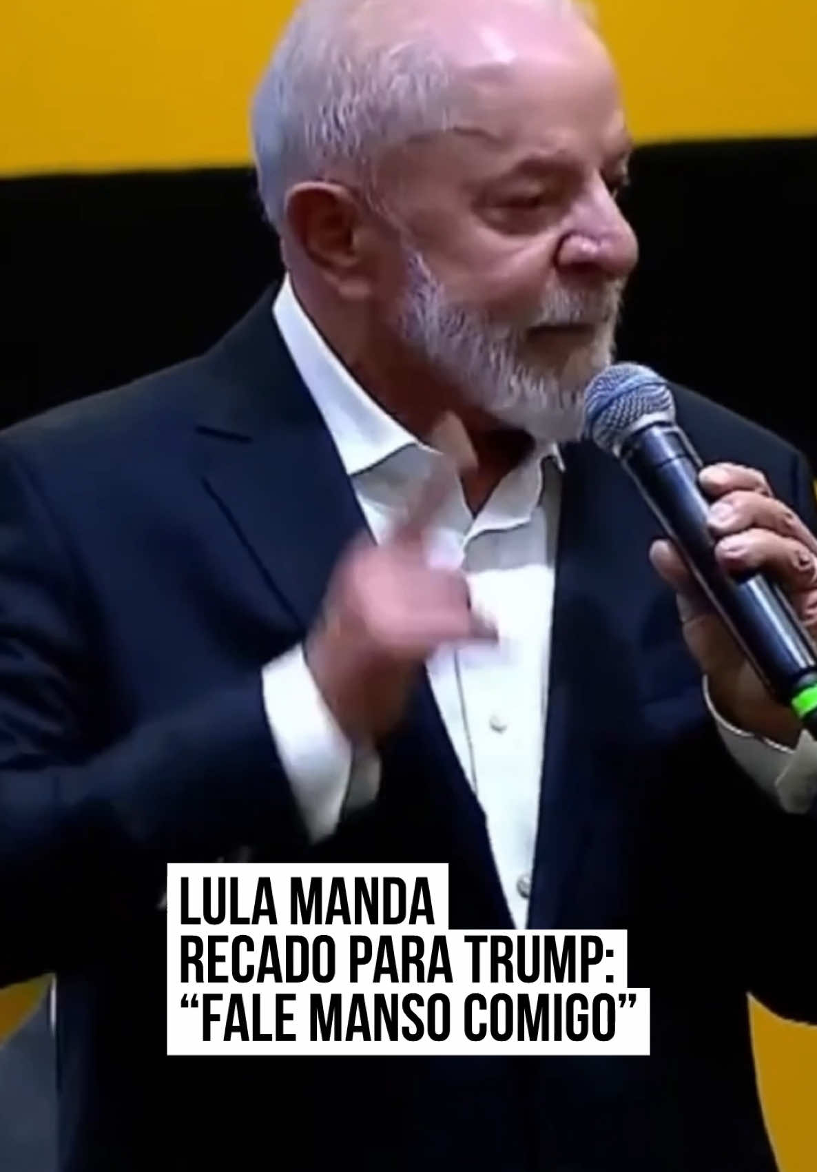 O presidente Luiz Inácio #Lula da Silva (PT) disse, nesta terça-feira (11/3), que o chefe do Executivo dos #EstadosUnidos, #DonaldTrump, precisa respeitar o #Brasil. Trump tem acusado o Brasil de ser um dos países que mais taxam os #EUA e há uma ofensiva judicial de aliados dele contra o ministro #AlexandredeMoraes, do Supremo Tribunal Federal (#STF). “Não adianta o Trump ficar gritando de lá, porque eu aprendi a não ter medo de cara feia. Fale manso comigo, fale com respeito comigo, que eu aprendi a respeitar as pessoas e quero ser respeitado. É assim que a gente vai governar esse país”, disse Lula, em discurso. O petista está em Betim, município de Minas Gerais, para inauguração do centro de desenvolvimento de produtos de mobilidade híbrida-flex da Stellantis. O local será responsável pelo desenvolvimento de motores a combustão de alta eficiência. O presidente Lula reforçou a necessidade de um respeito mútuo entre as nações e destacou que o Brasil tem buscado crescimento sem menosprezar nações aliadas. “O Brasil não quer ser maior do que ninguém, mas o Brasil não aceita ser menor. Queremos ser iguais, porque sendo iguais a gente aprende a se respeitar mutuamente”, completou o petista. Em fevereiro, Trump formalizou a taxação de 25% sobre as importações de aço e alumínio. O aumento da alíquota afeta diretamente o Brasil, uma vez que o país é o terceiro maior exportador de aço para os EUA. O presidente Lula, ao lado do ministro de Minas e Energia, Alexandre Silveira, tem defendido um modelo mais sustentável para a indústria automobilística no Brasil, seja no desenvolvimento de carros que emitam menos ou em combustíveis mais sustentáveis. #TikTokNoticias